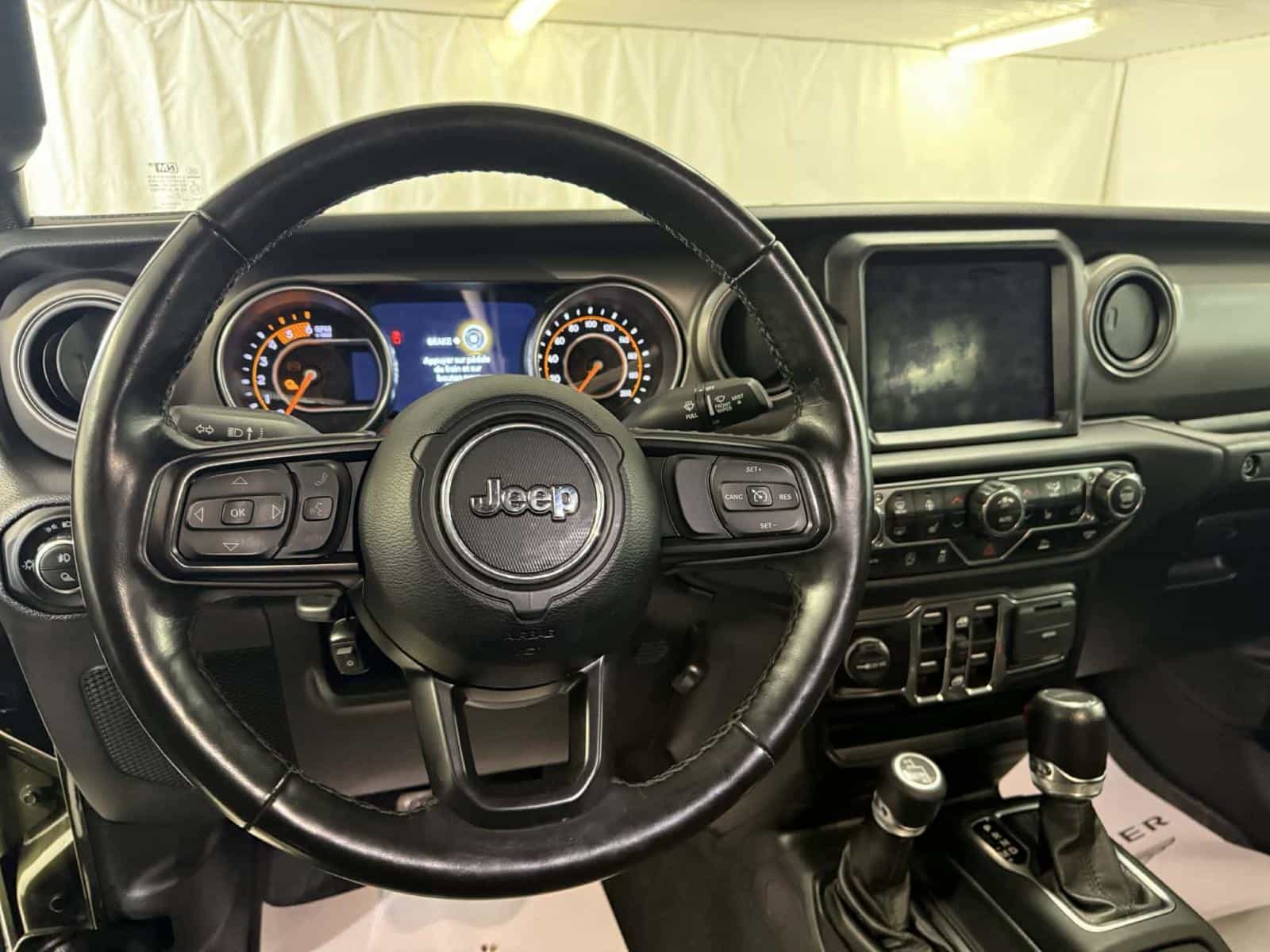 2022 Jeep Gladiator Willy's - Image 10