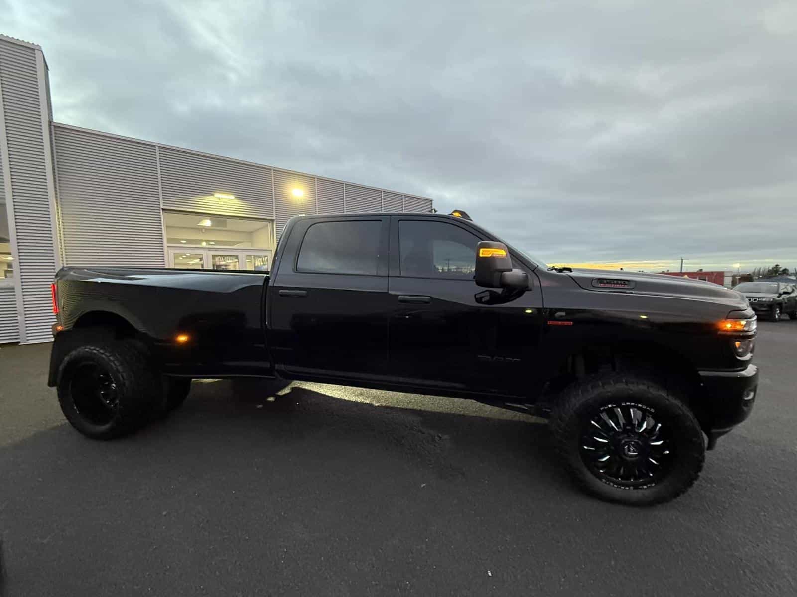 2025 RAM 3500 Big Horn - Image 6