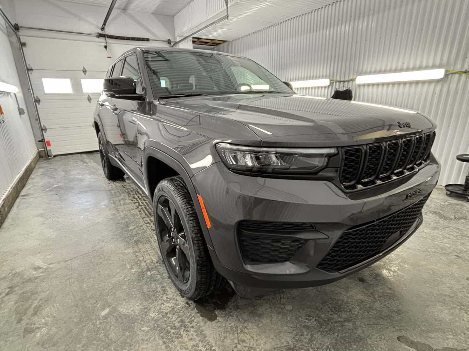 Image 3 Jeep Grand Cherokee Altitude 2025