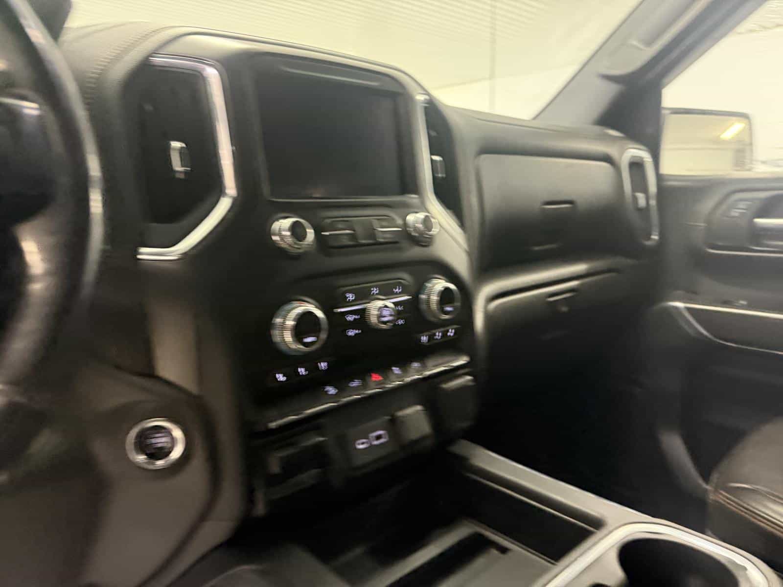 2022 GMC Sierra AT4 - Image 11