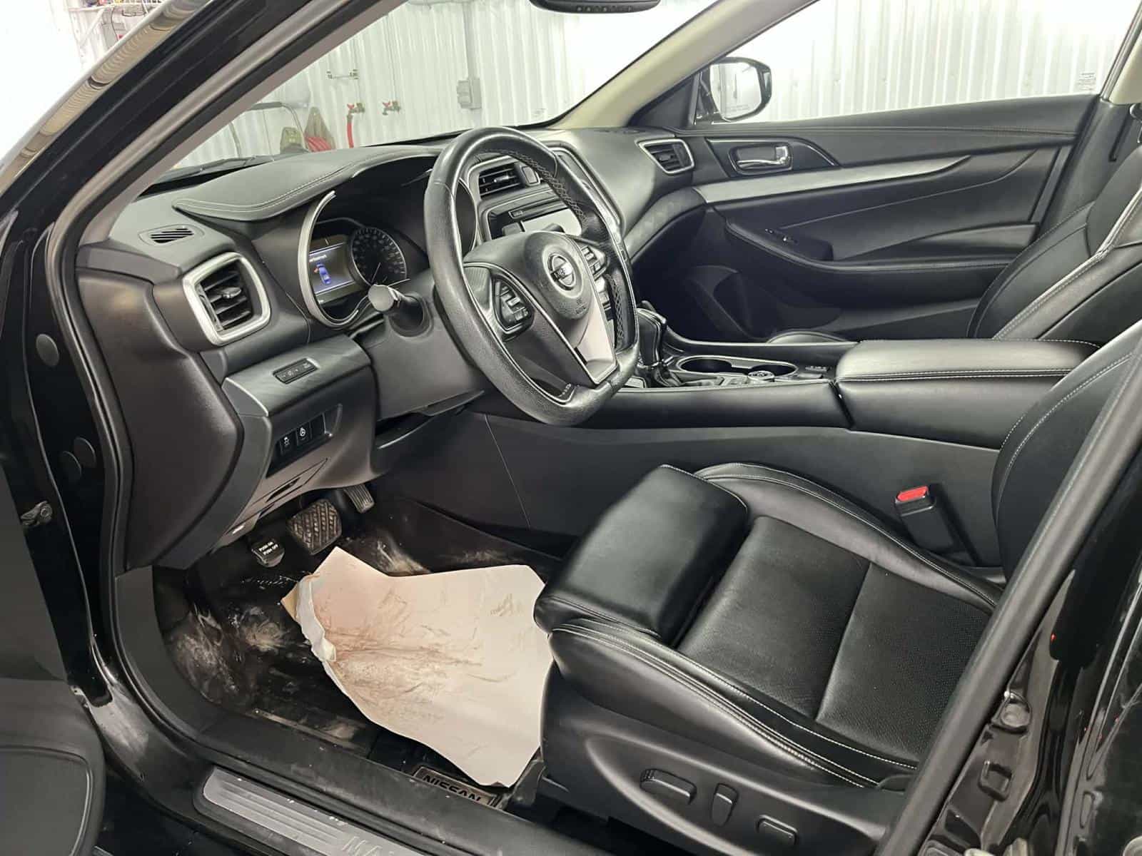 2017 Nissan Maxima Platinum - Image 9