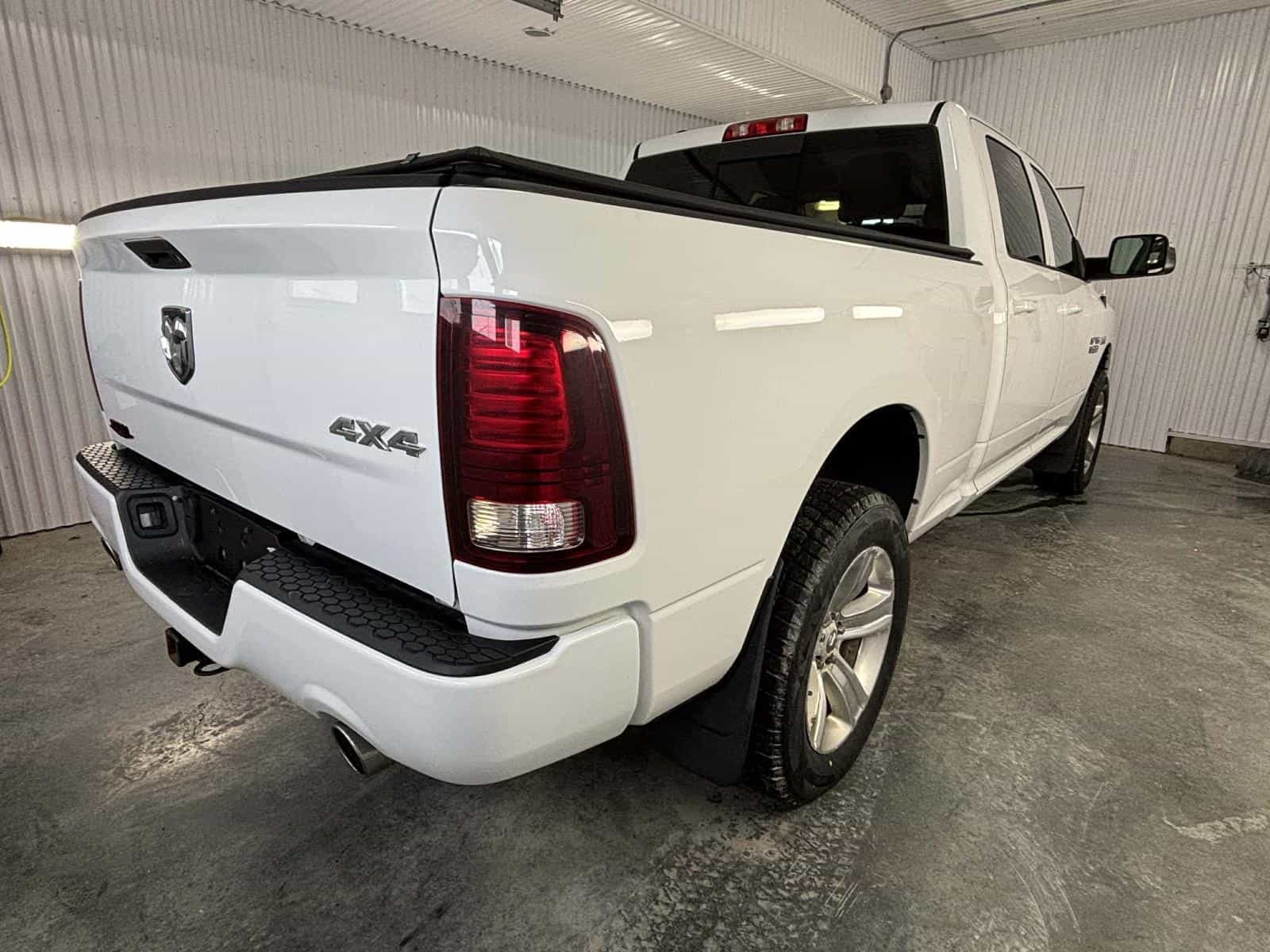 2017 RAM 1500 Sport - Image 3