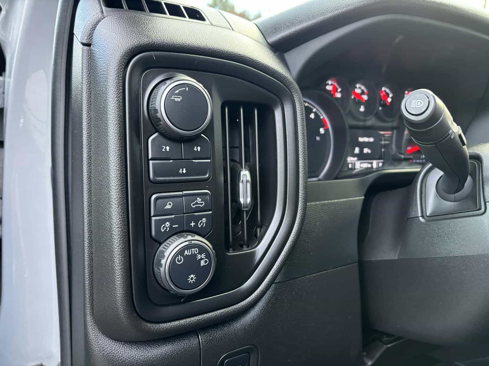 2024 Chevrolet Silverado 2500 Custom - Image 7