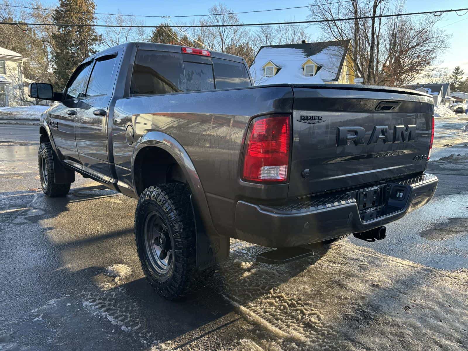 2017 RAM 2500 SLT - Image 3