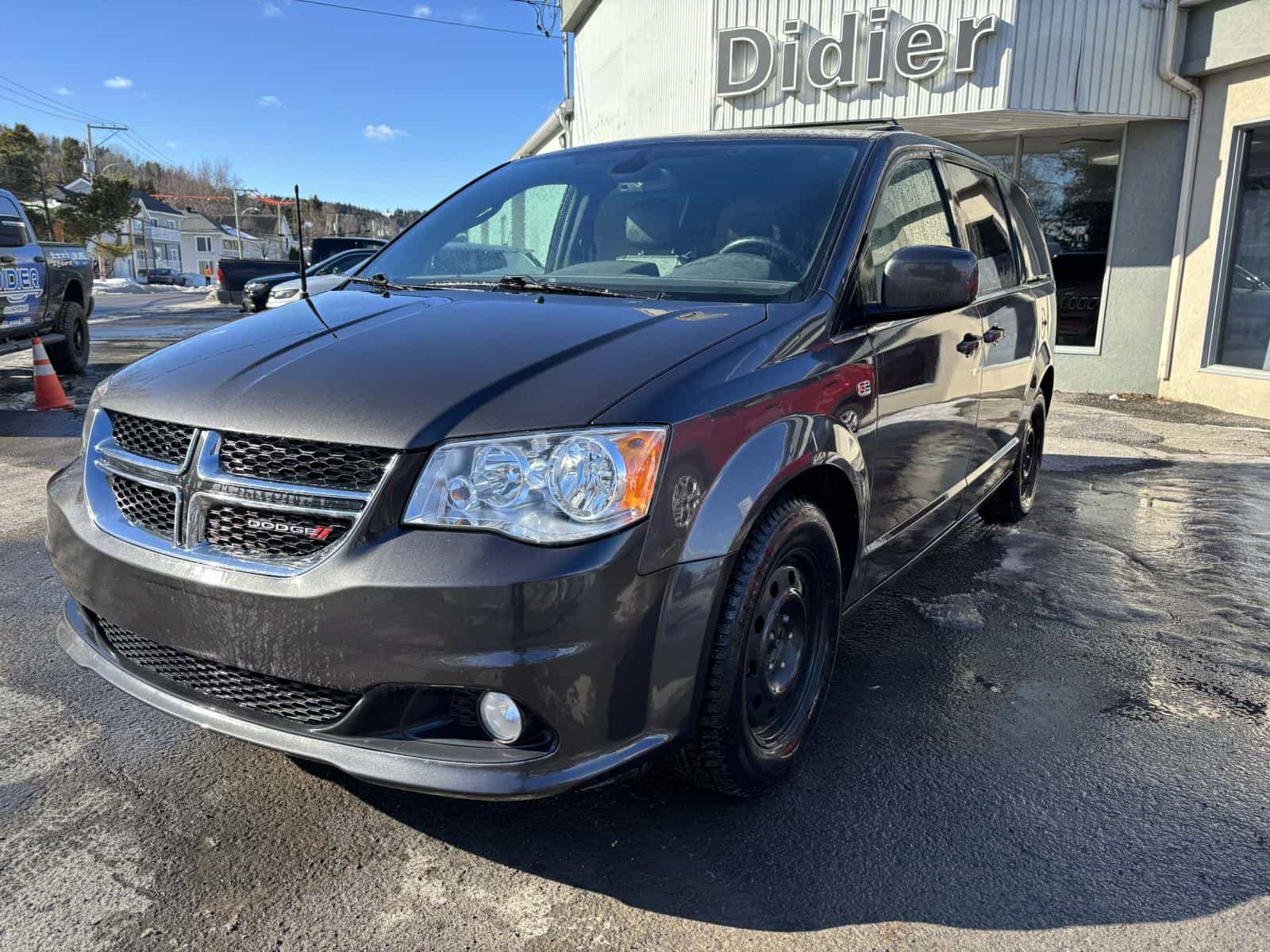 Image 1 Dodge Grand Caravan SXT 2019
