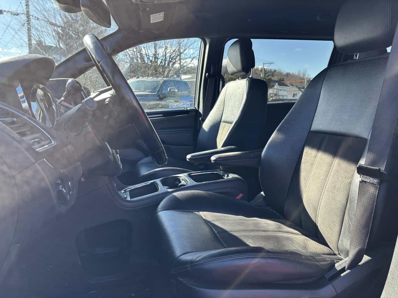 2019 Dodge Grand Caravan SXT - Image 5