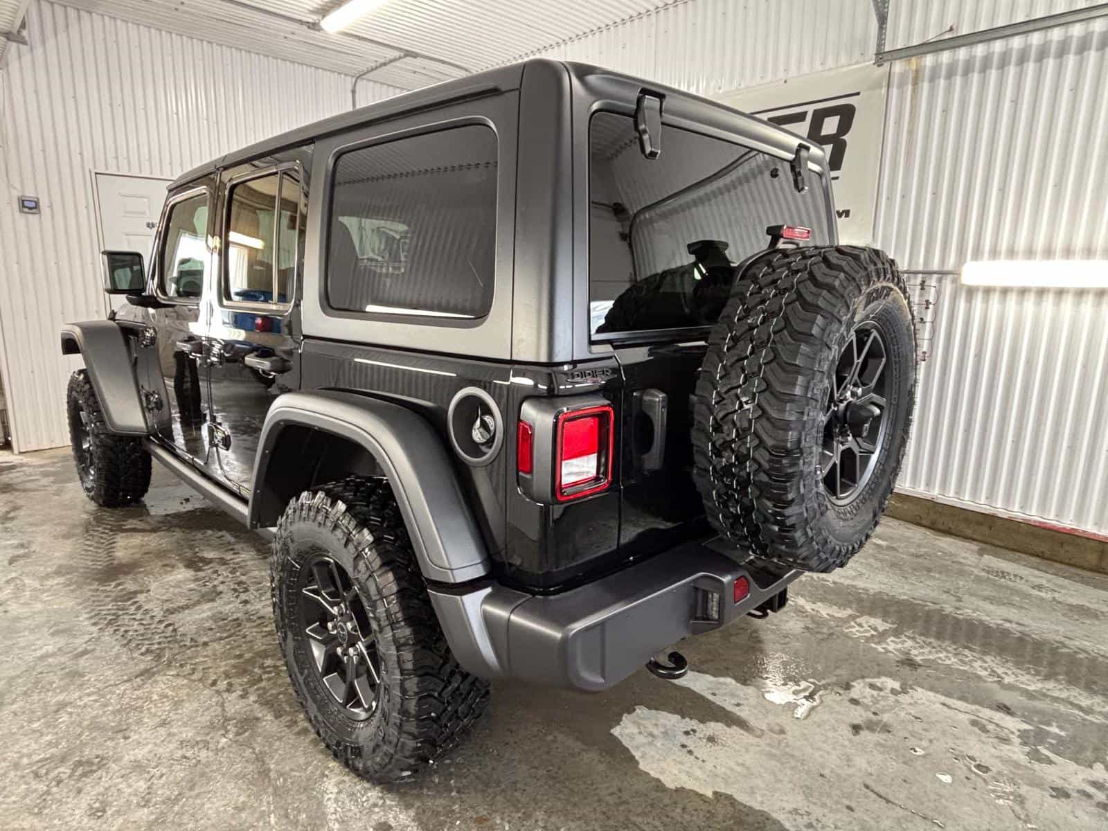 Image 3 Jeep Wrangler 4-Door Willys 2025