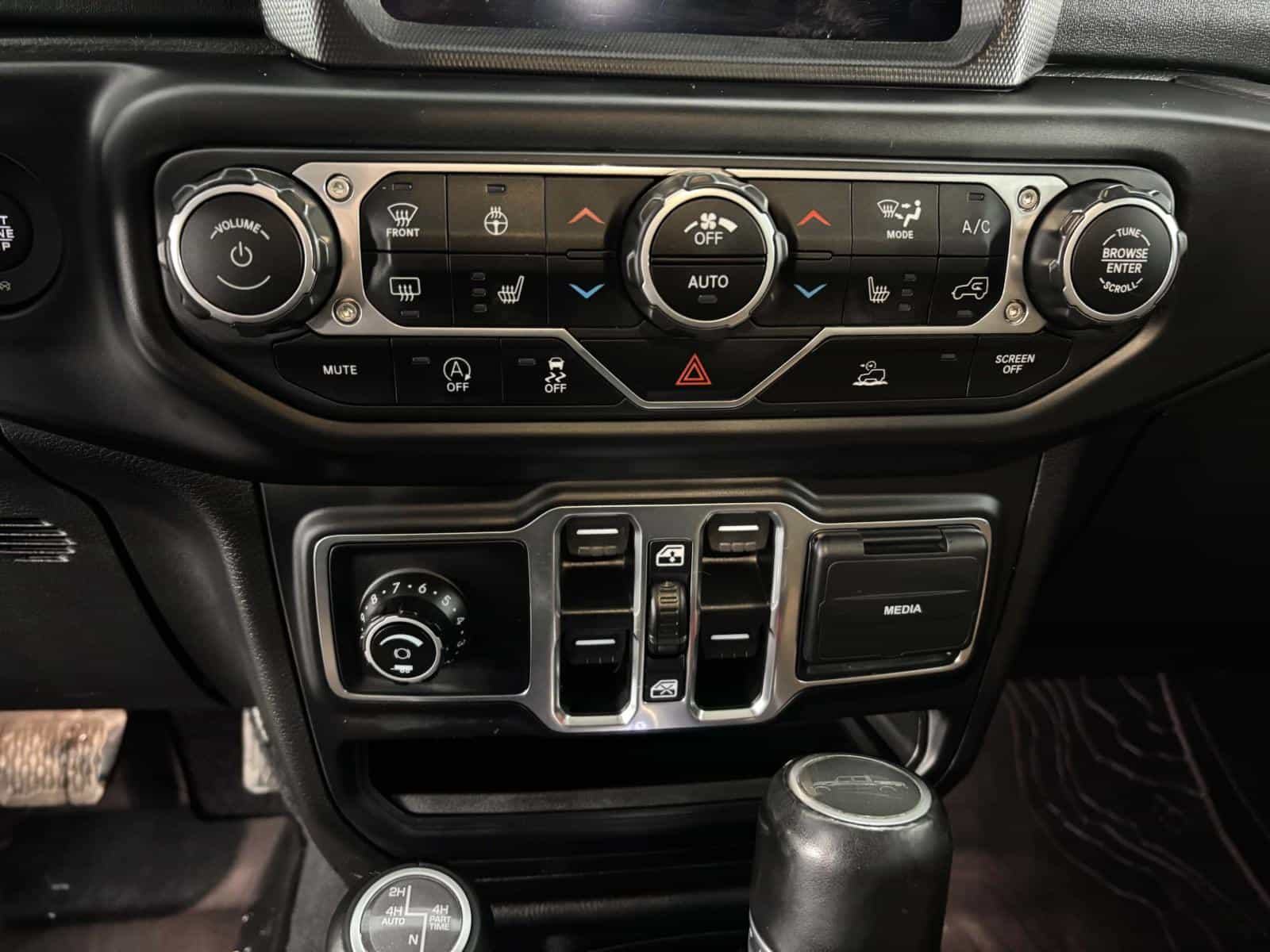 2021 Jeep Gladiator Overland - Image 12