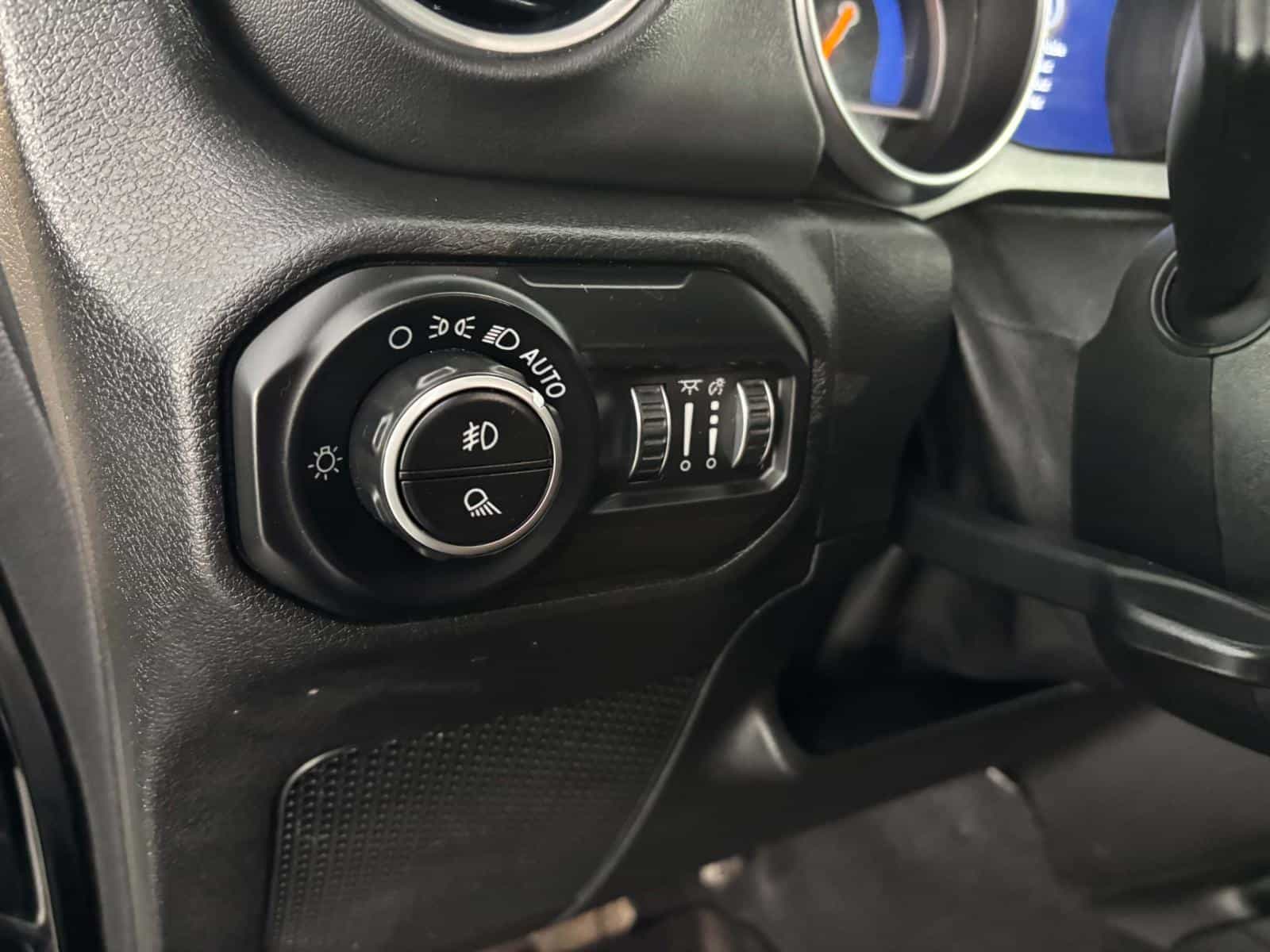 2021 Jeep Gladiator Overland - Image 10