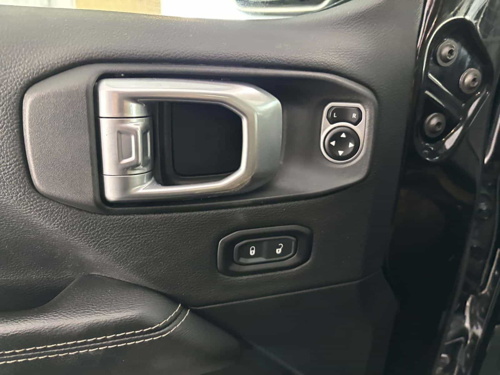 2021 Jeep Gladiator Overland - Image 5