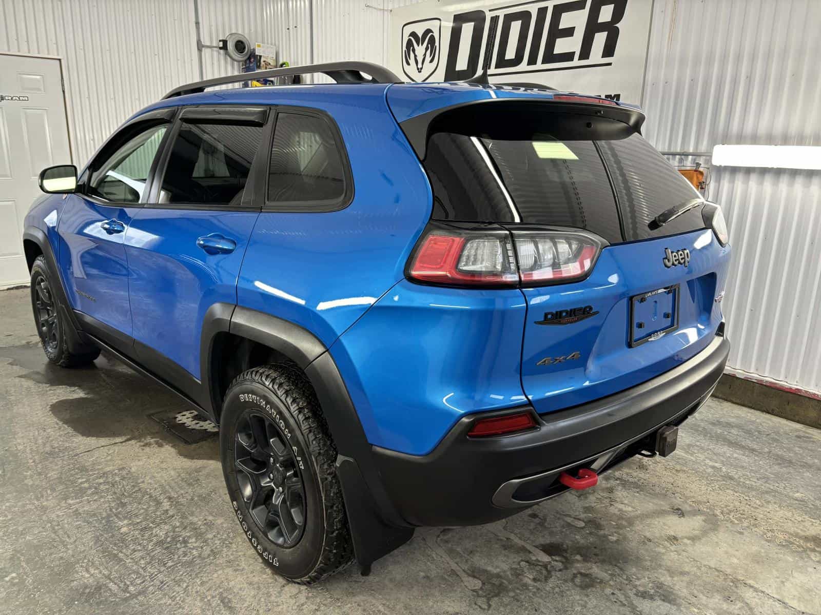 2020 Jeep Cherokee Trailhawk - Image 3