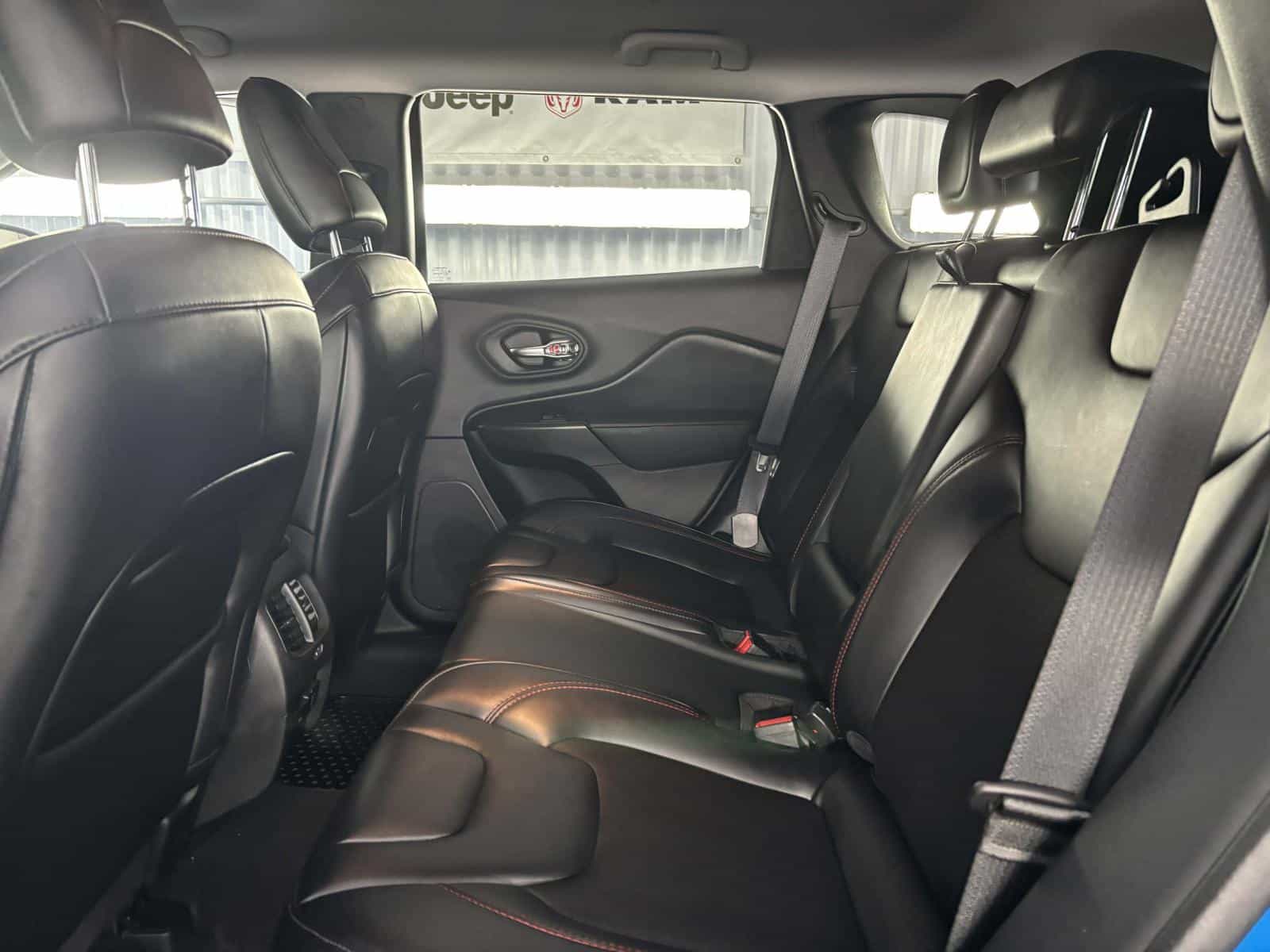 2020 Jeep Cherokee Trailhawk - Image 16