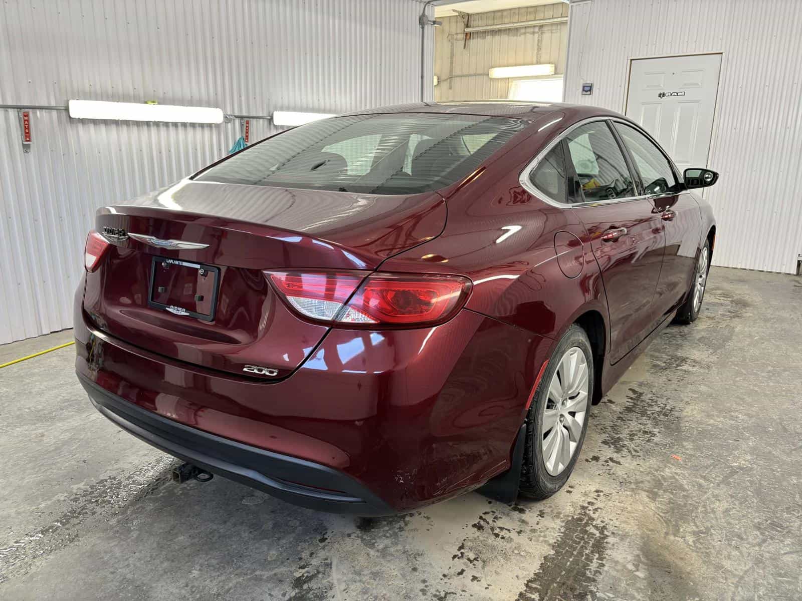 Image 2 Chrysler 200 LX 2016