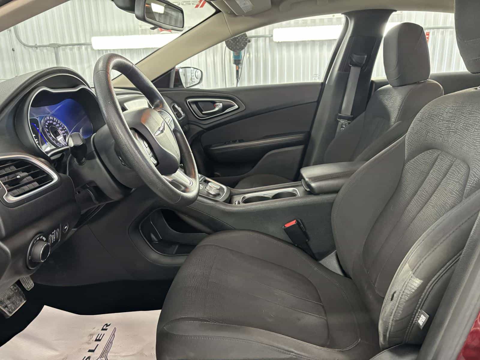 Image 4 Chrysler 200 LX 2016