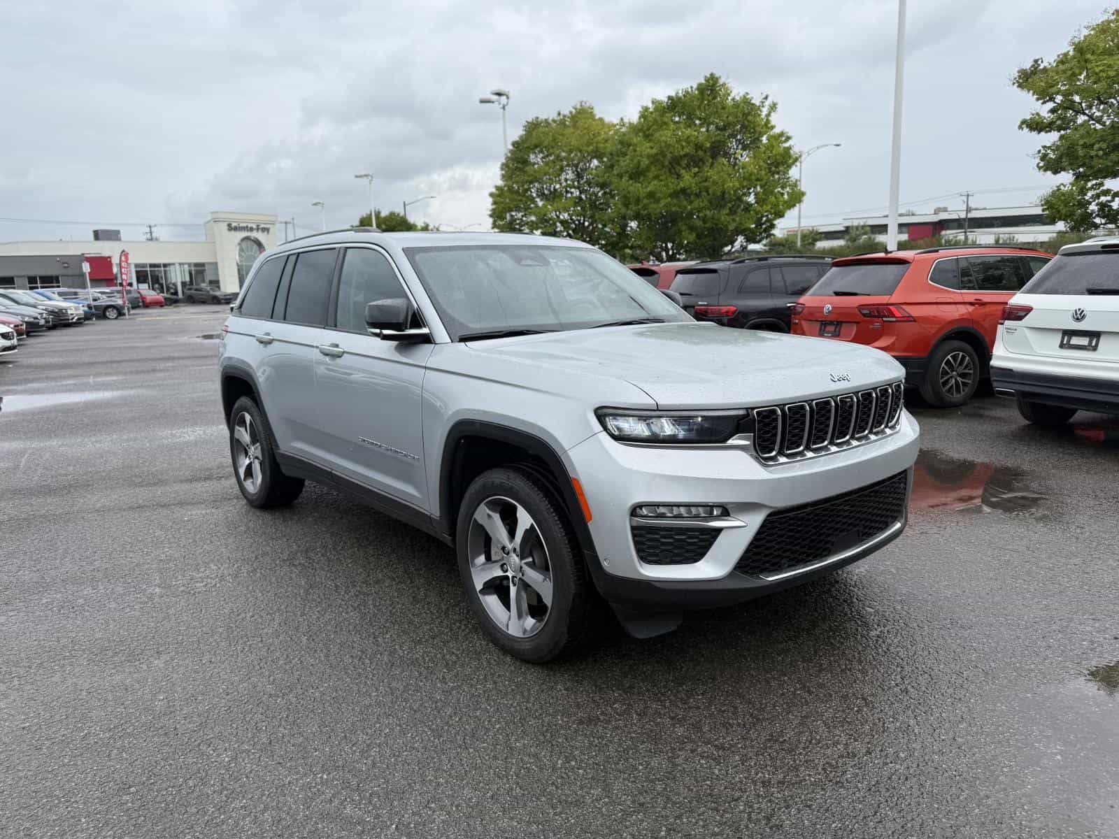 2023 Jeep Grand Cherokee Base 4XE - Image 3