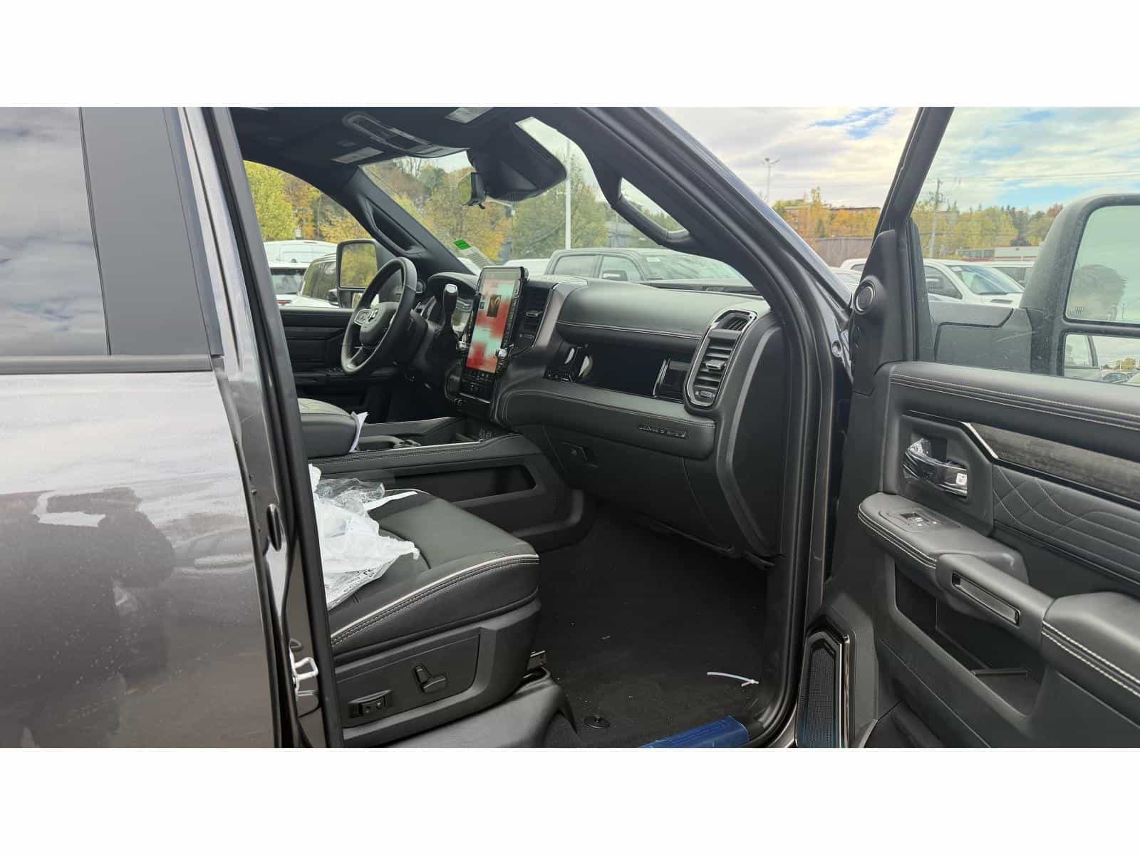 Image 14 RAM 2500 Limited 2026