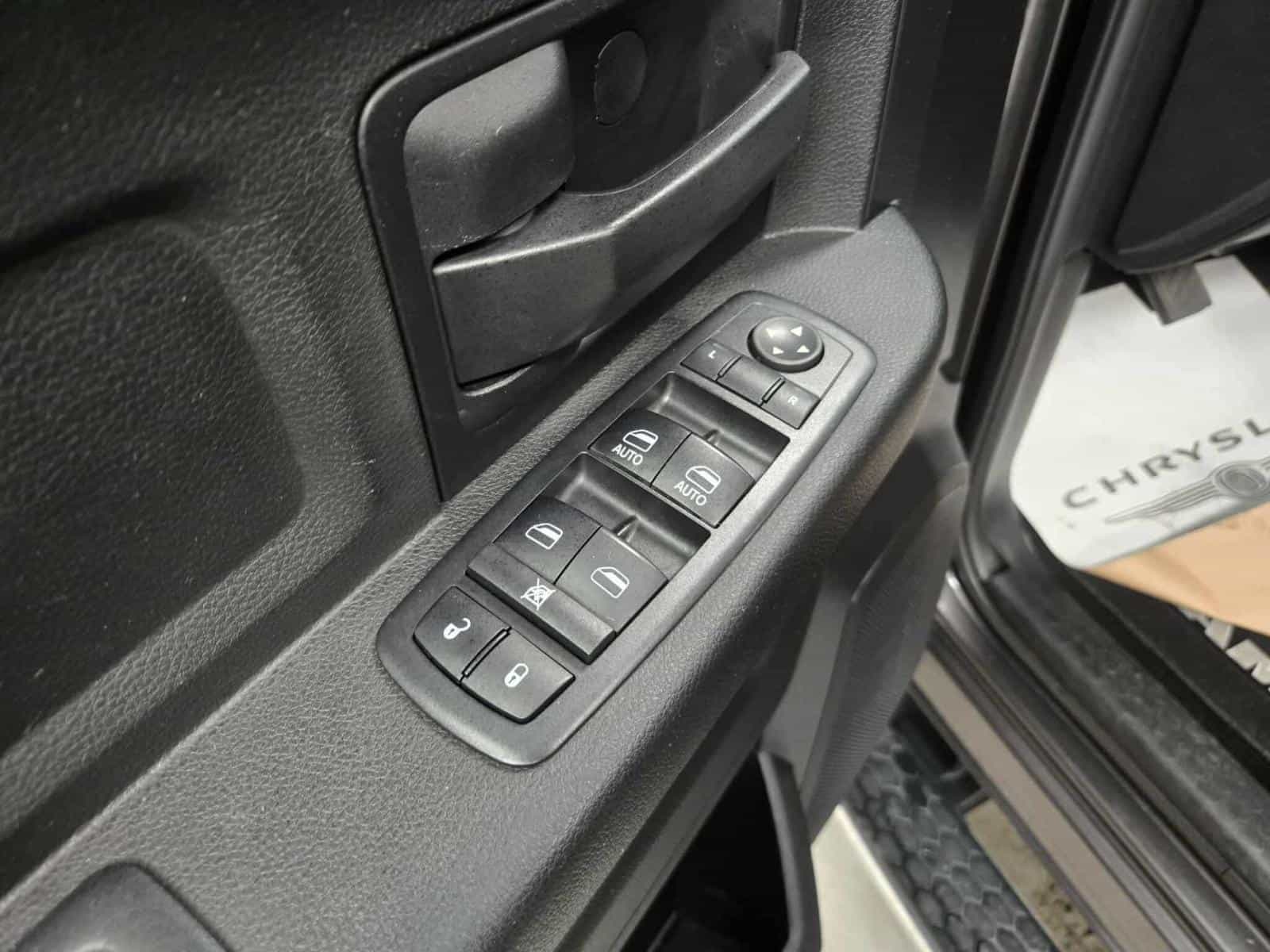 2017 RAM 1500 SXT - Image 11