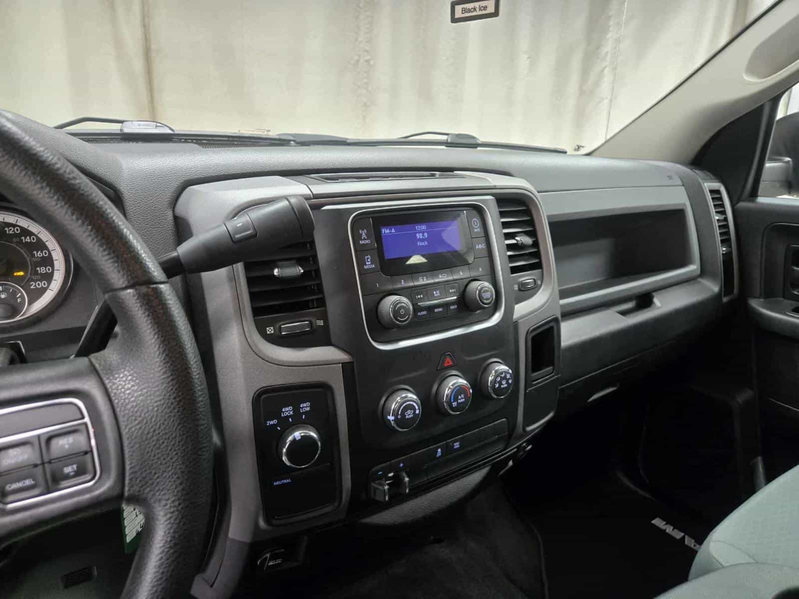 2017 RAM 1500 SXT - Image 13