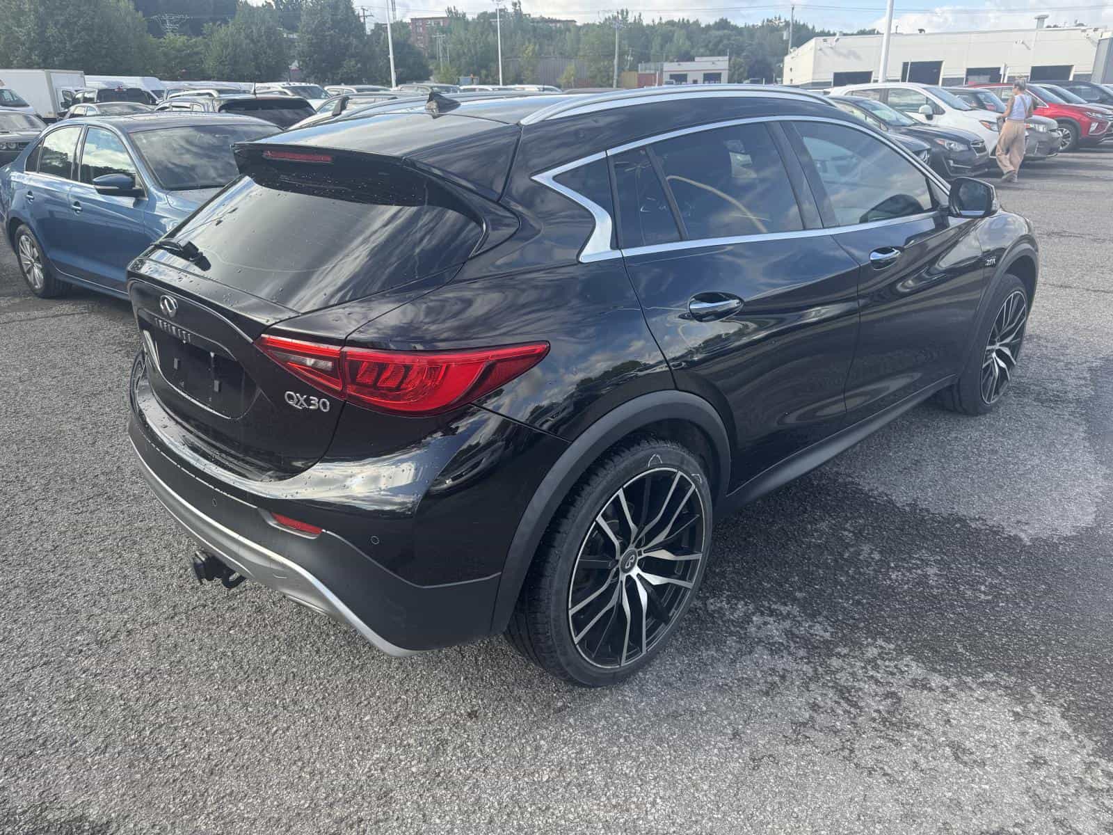 2017 Infiniti QX30 Premium - Image 4