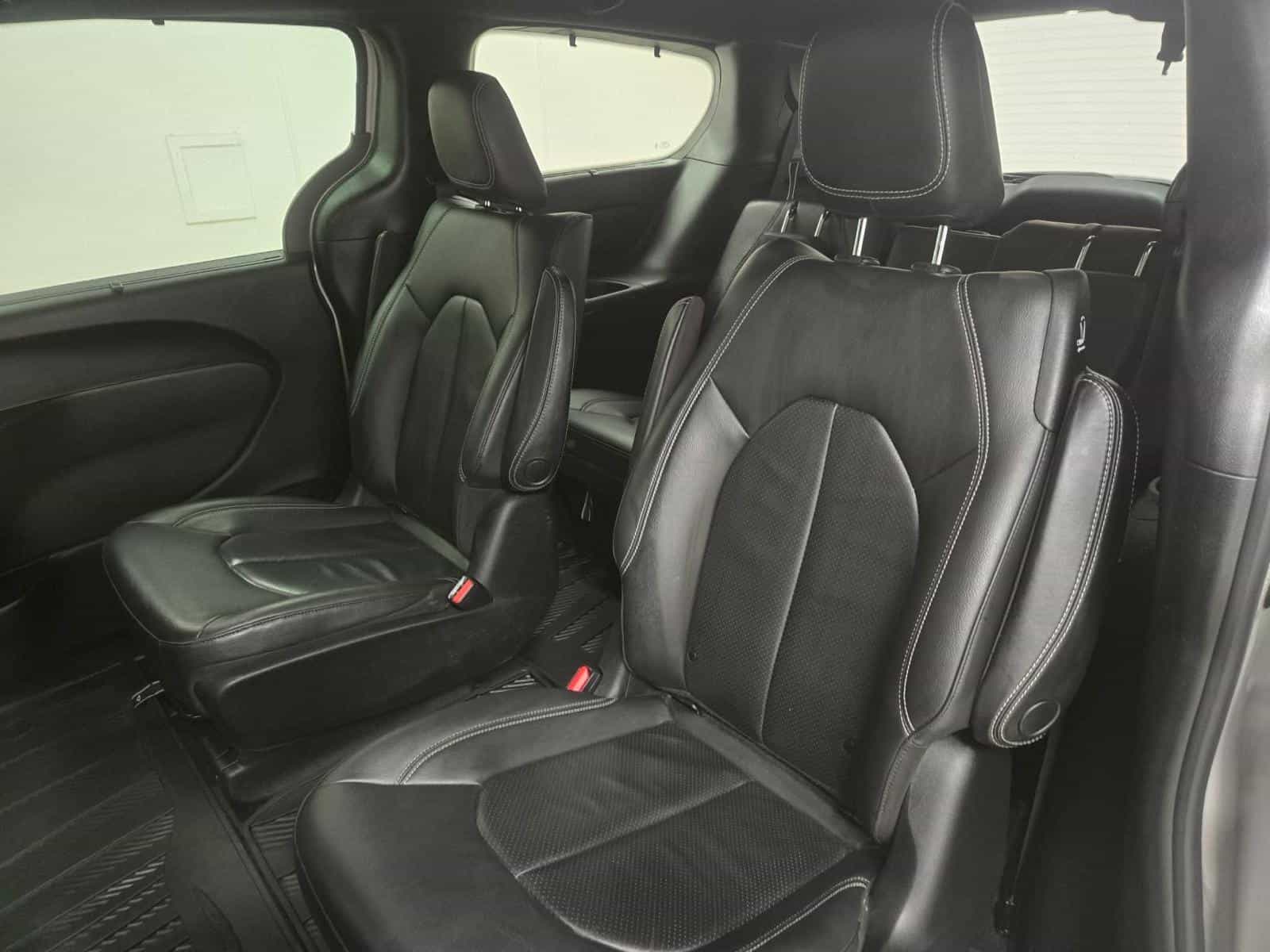 2021 Chrysler Pacifica Hybrid Touring - Image 11