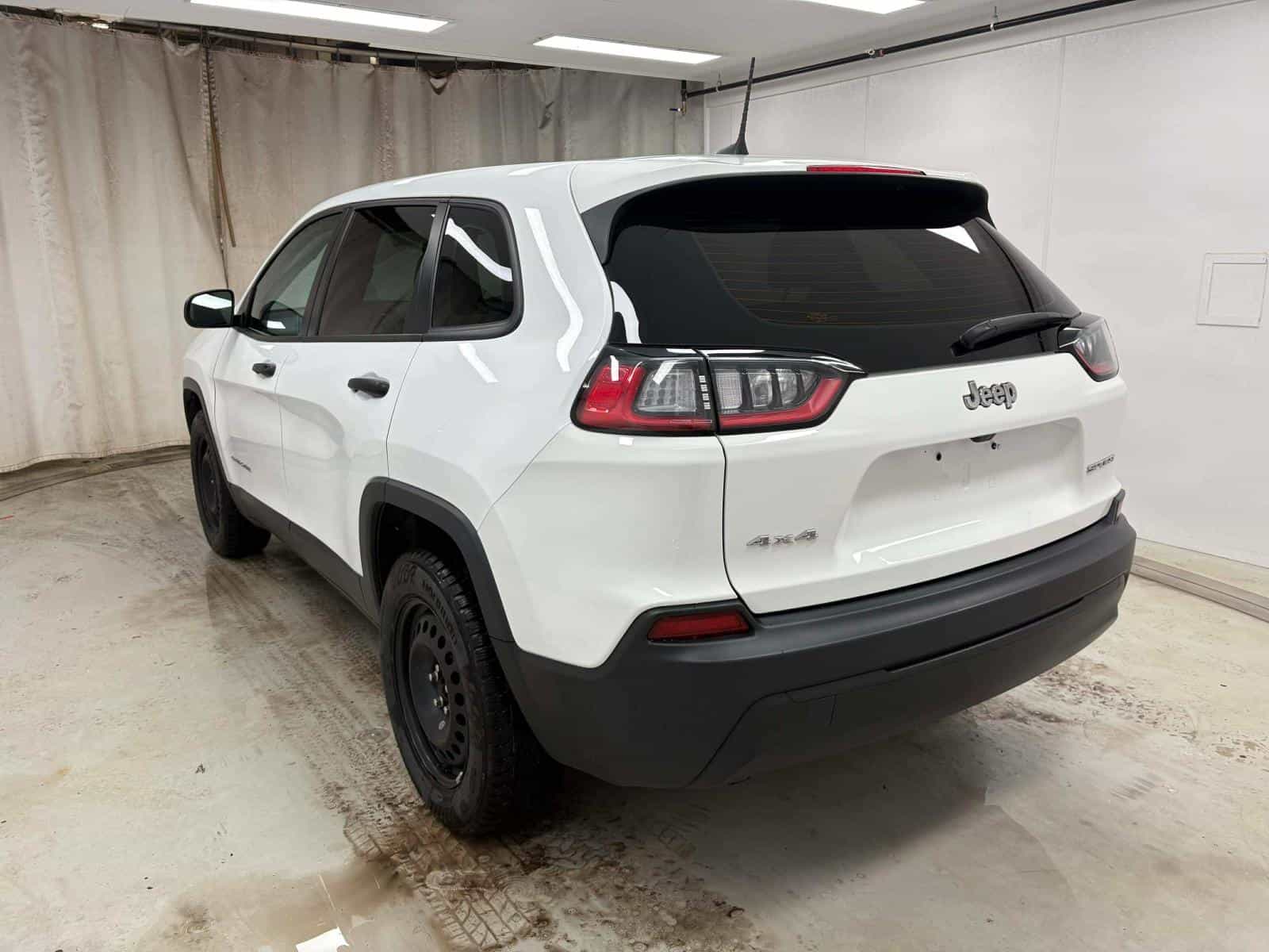 2022 Jeep Cherokee Sport Sport - Image 4