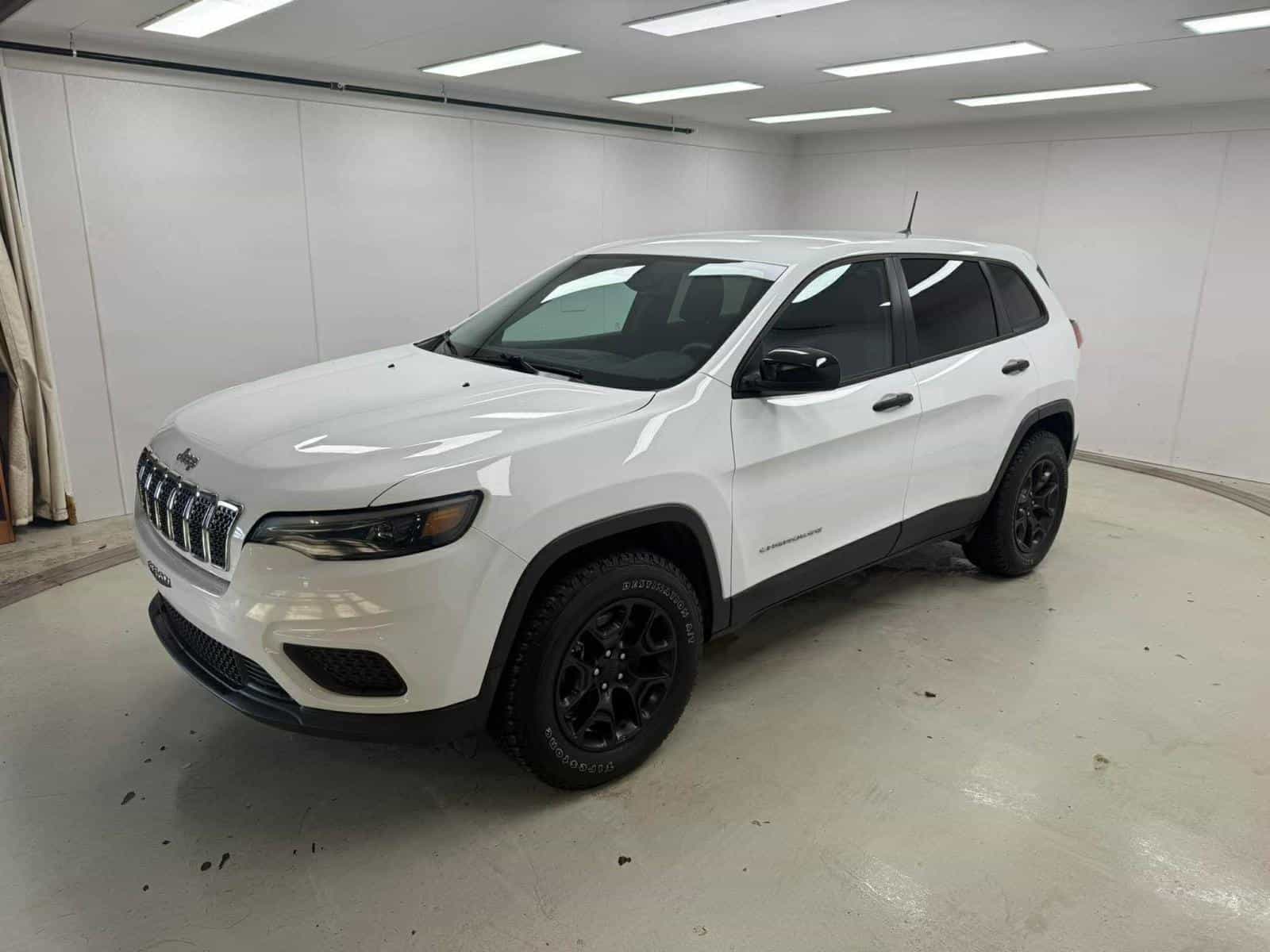 2022 Jeep Cherokee Sport - Image 1
