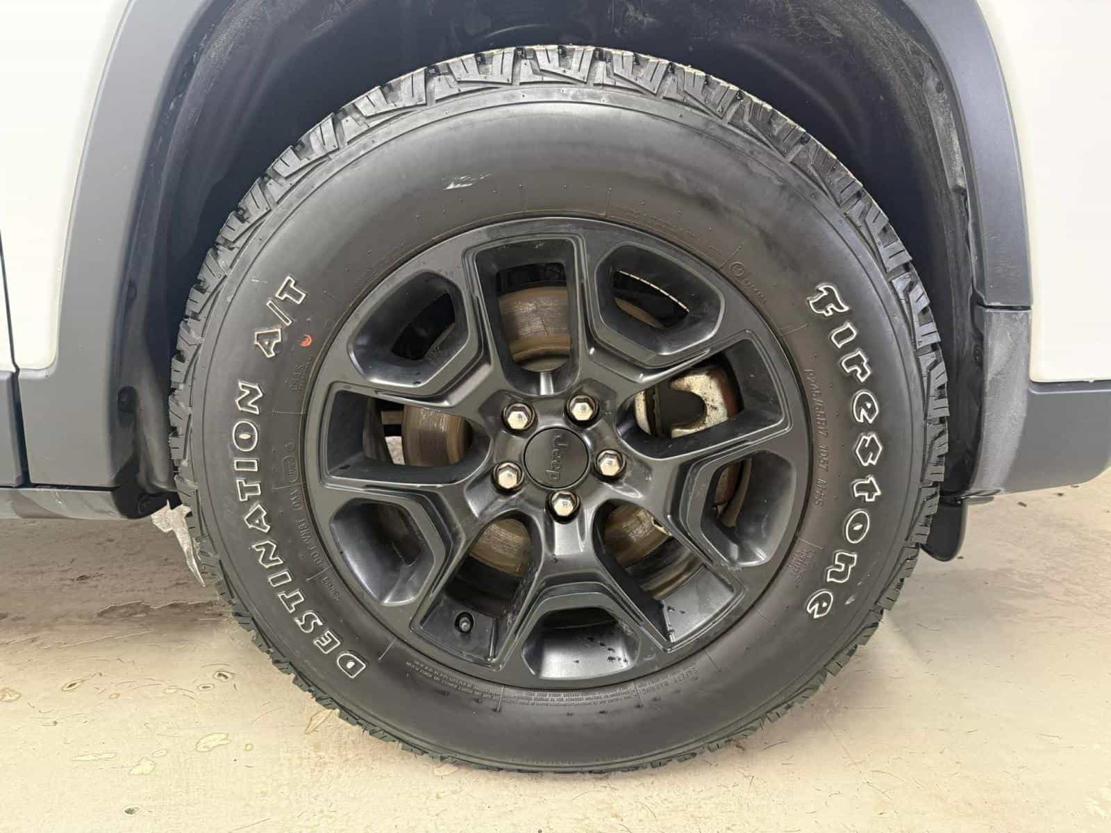 2022 Jeep Cherokee Sport - Image 8