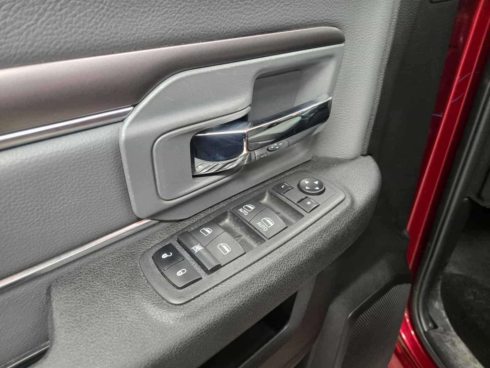 2023 RAM 1500 CLASSIC SLT SLT - Image 11