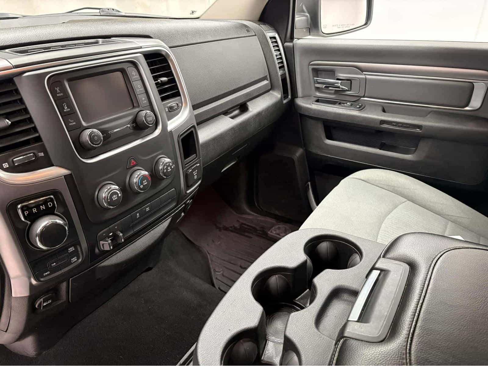 2022 RAM 1500 CLASSIC SLT SLT - Image 12