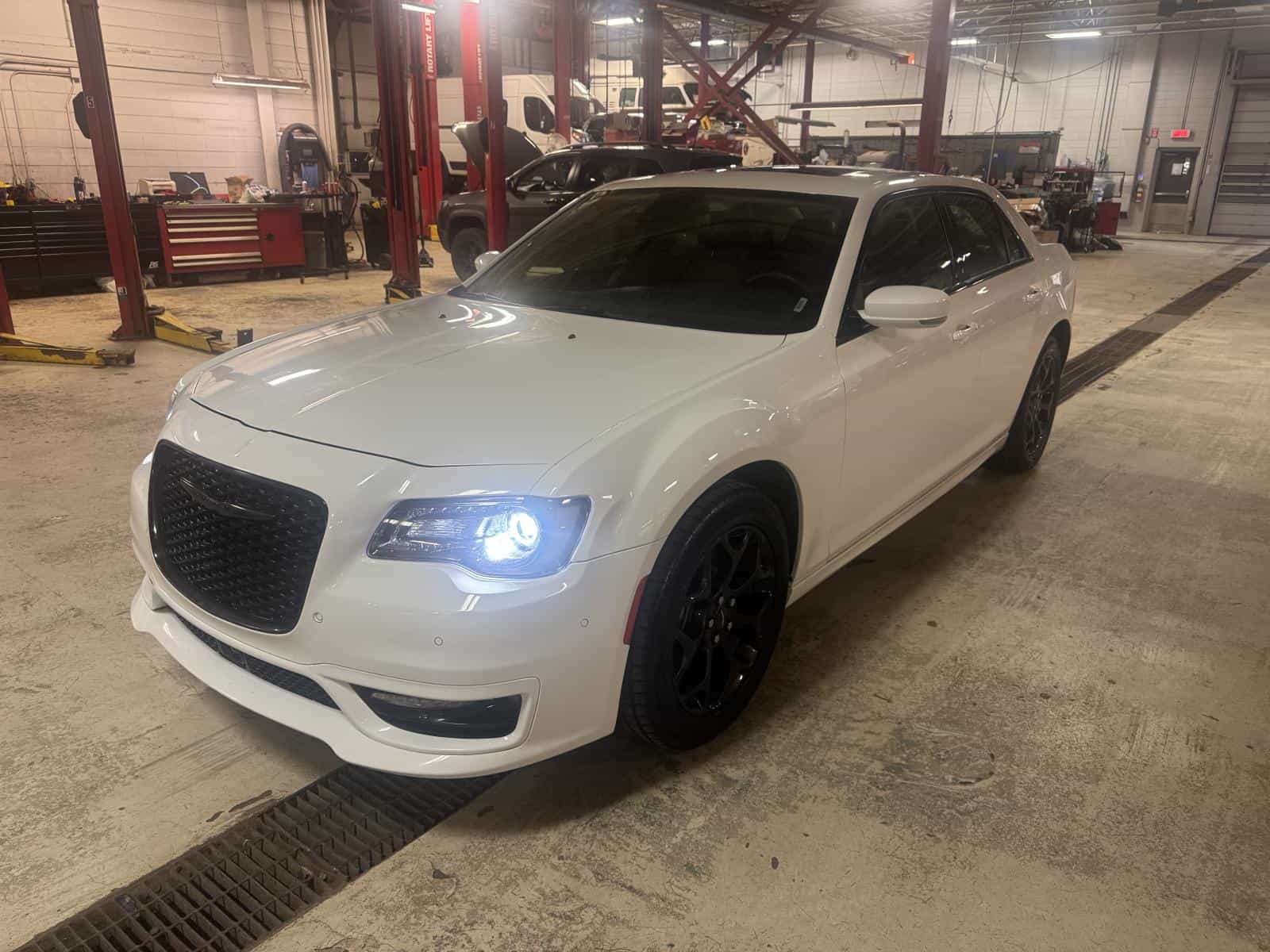 2023 Chrysler 300 Touring L - Image 1