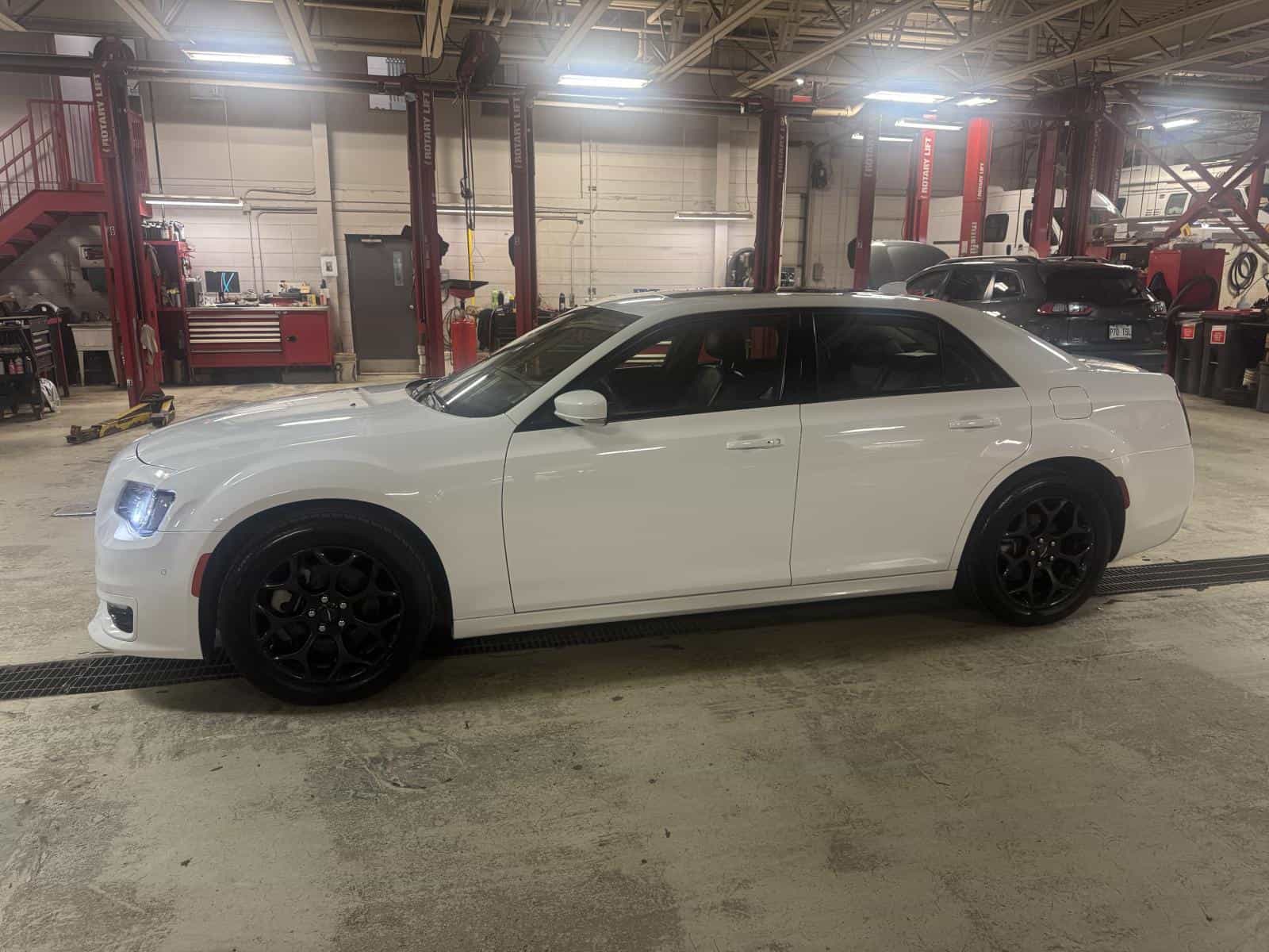 2023 Chrysler 300 Touring L Touring L - Image 2