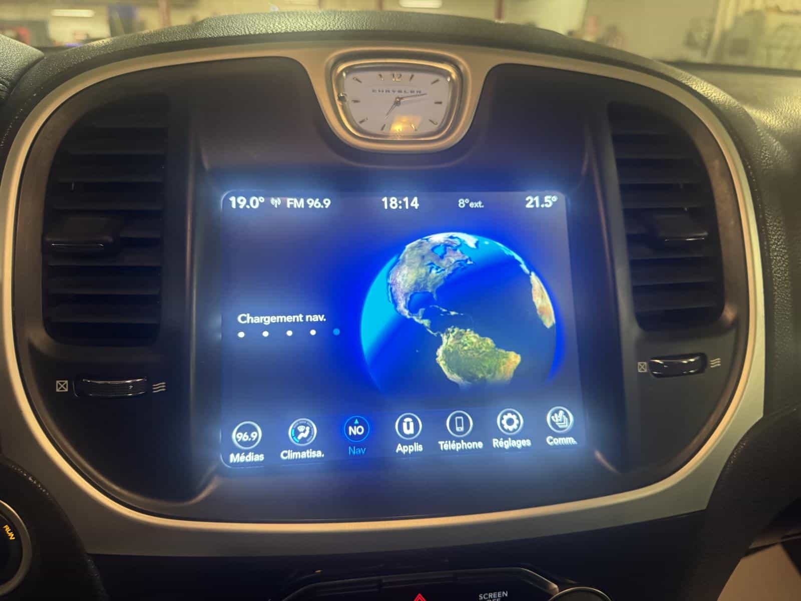 2023 Chrysler 300 Touring L - Image 13