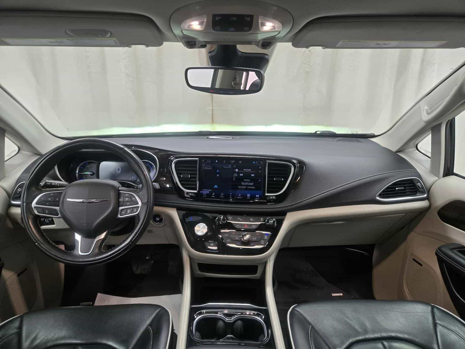 2022 Chrysler Pacifica Hybrid Limited - Image 12
