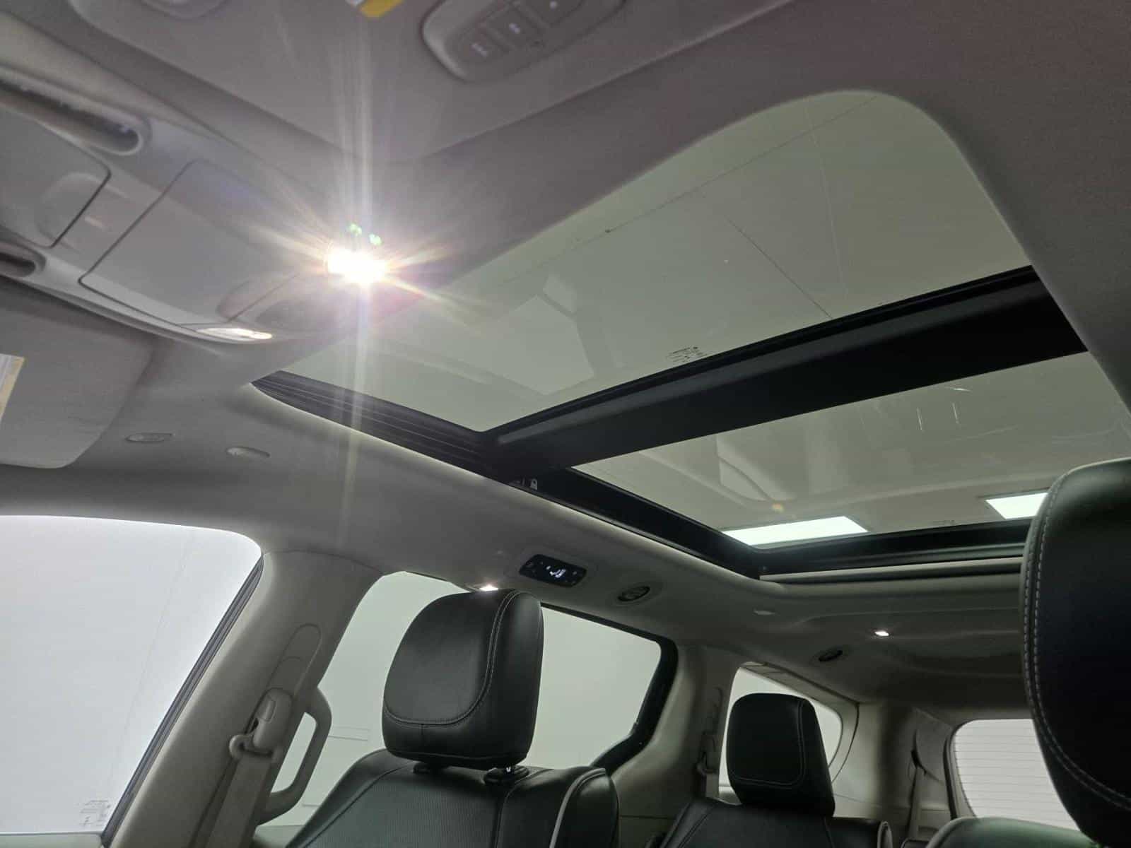 2022 Chrysler Pacifica Hybrid Limited - Image 14