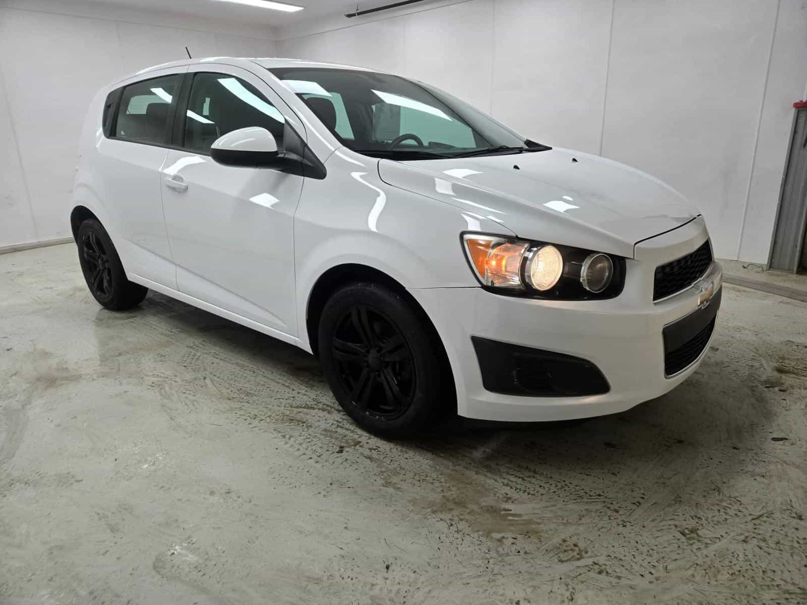 2015 Chevrolet Sonic Ls LS - Image 3