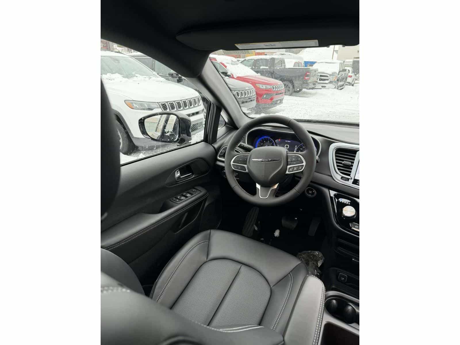 2026 Chrysler Grand Caravan SXT - Image 4