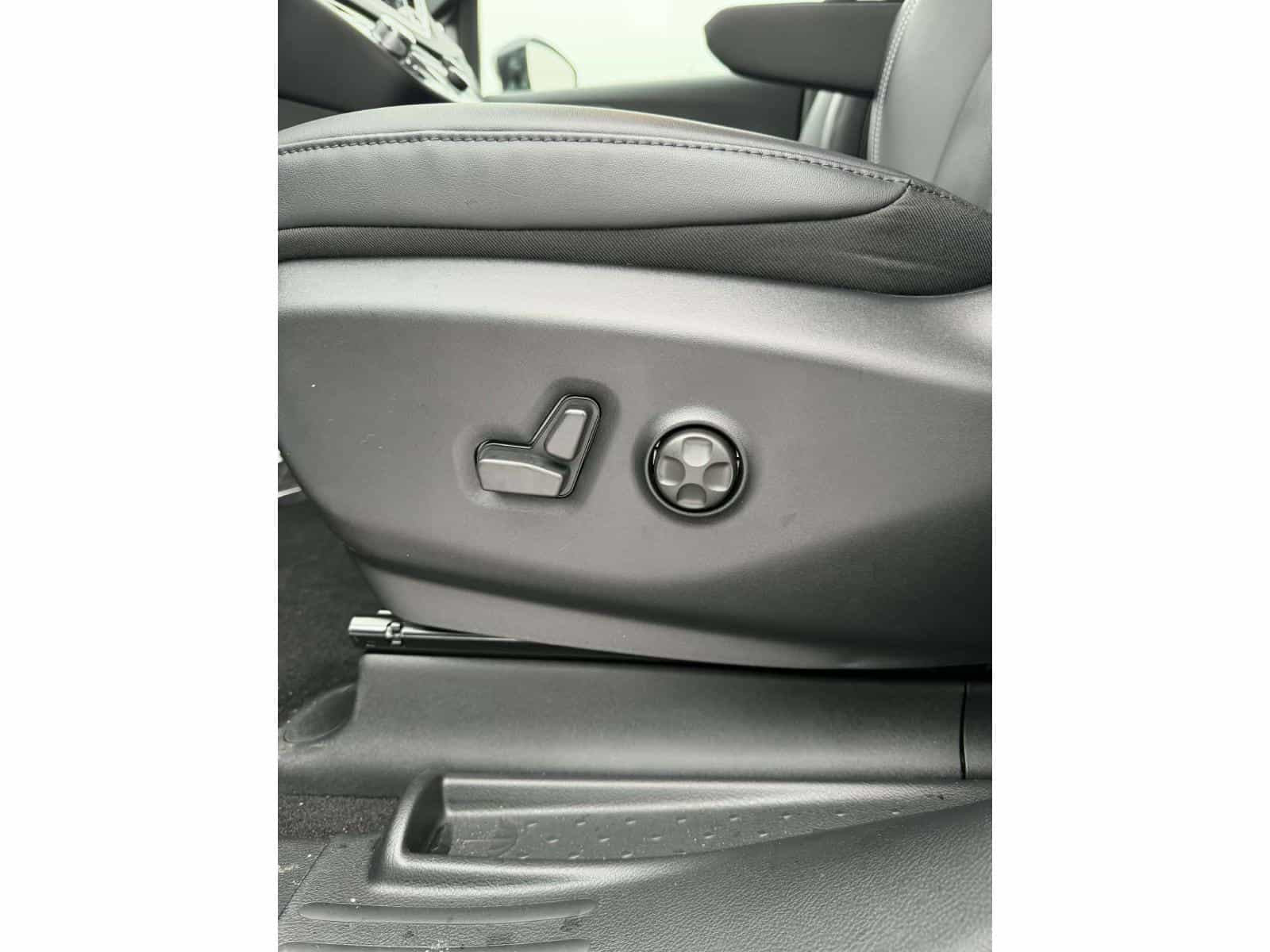 2026 Chrysler Grand Caravan SXT - Image 13