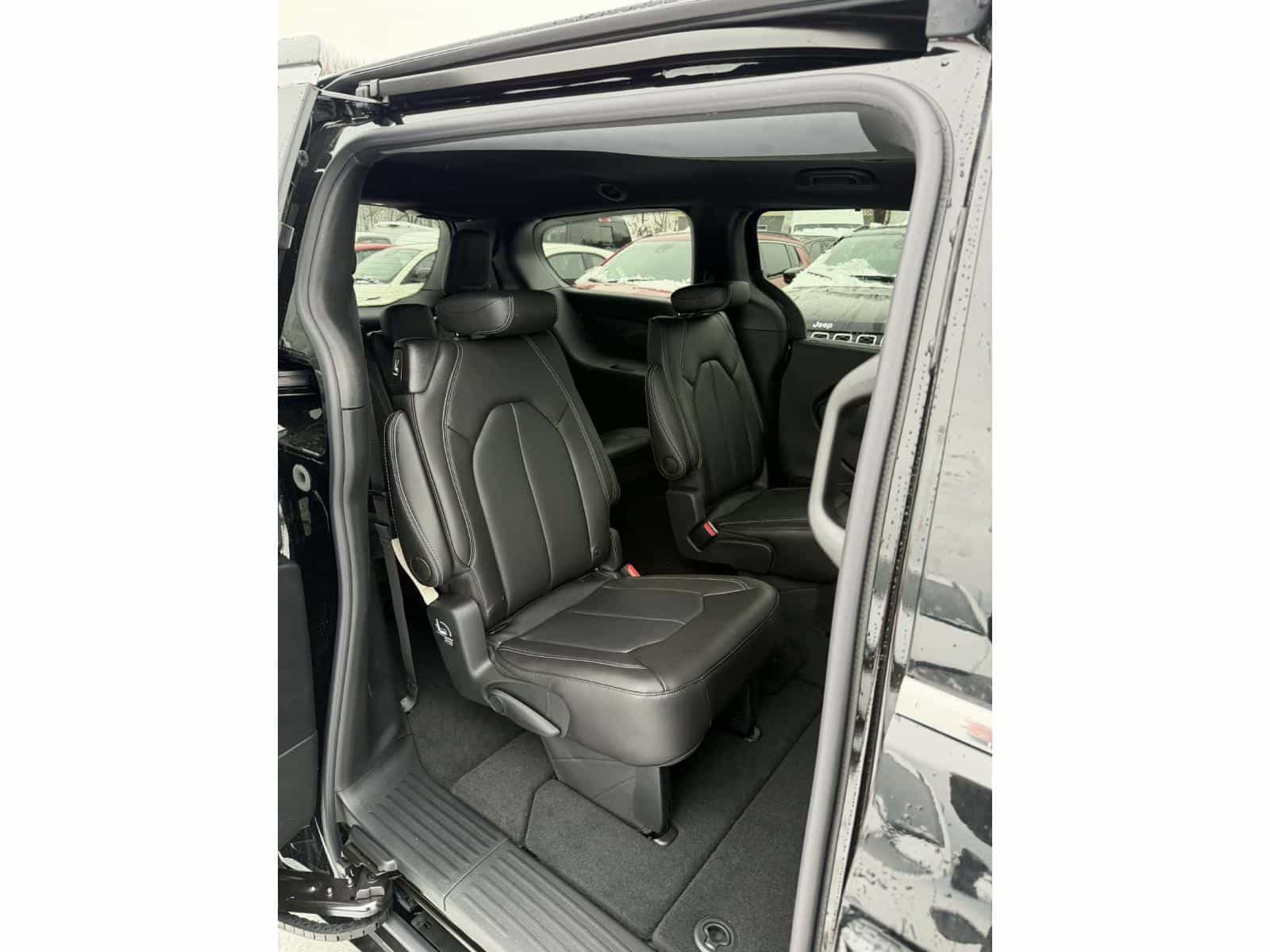 2026 Chrysler Grand Caravan SXT - Image 8