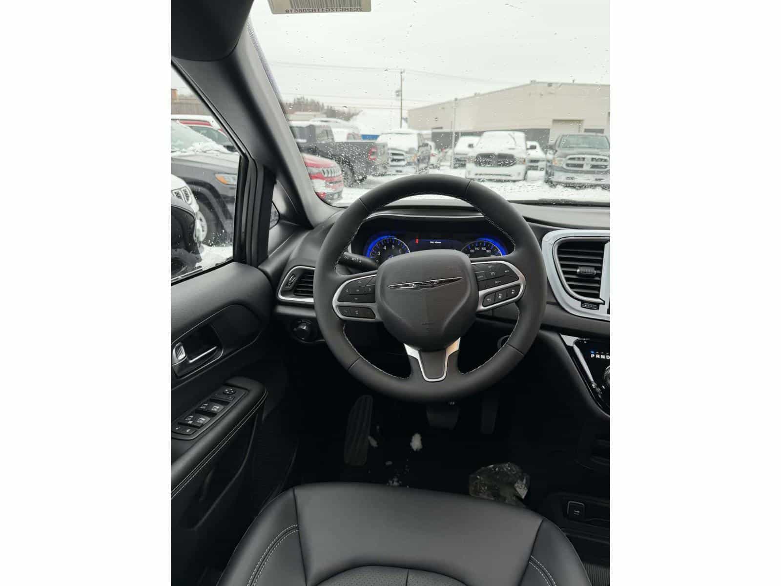 2026 Chrysler Grand Caravan SXT - Image 5