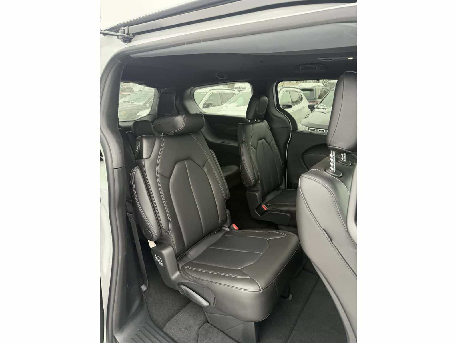 2026 Chrysler Grand Caravan SXT - Image 11