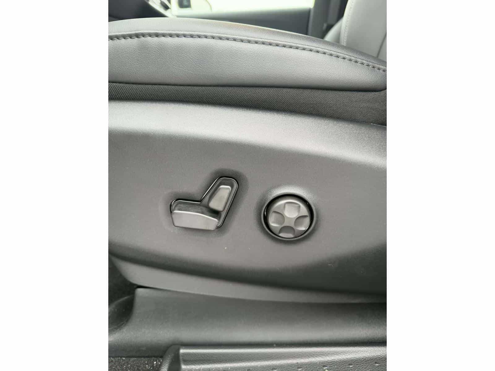 2026 Chrysler Grand Caravan SXT - Image 6