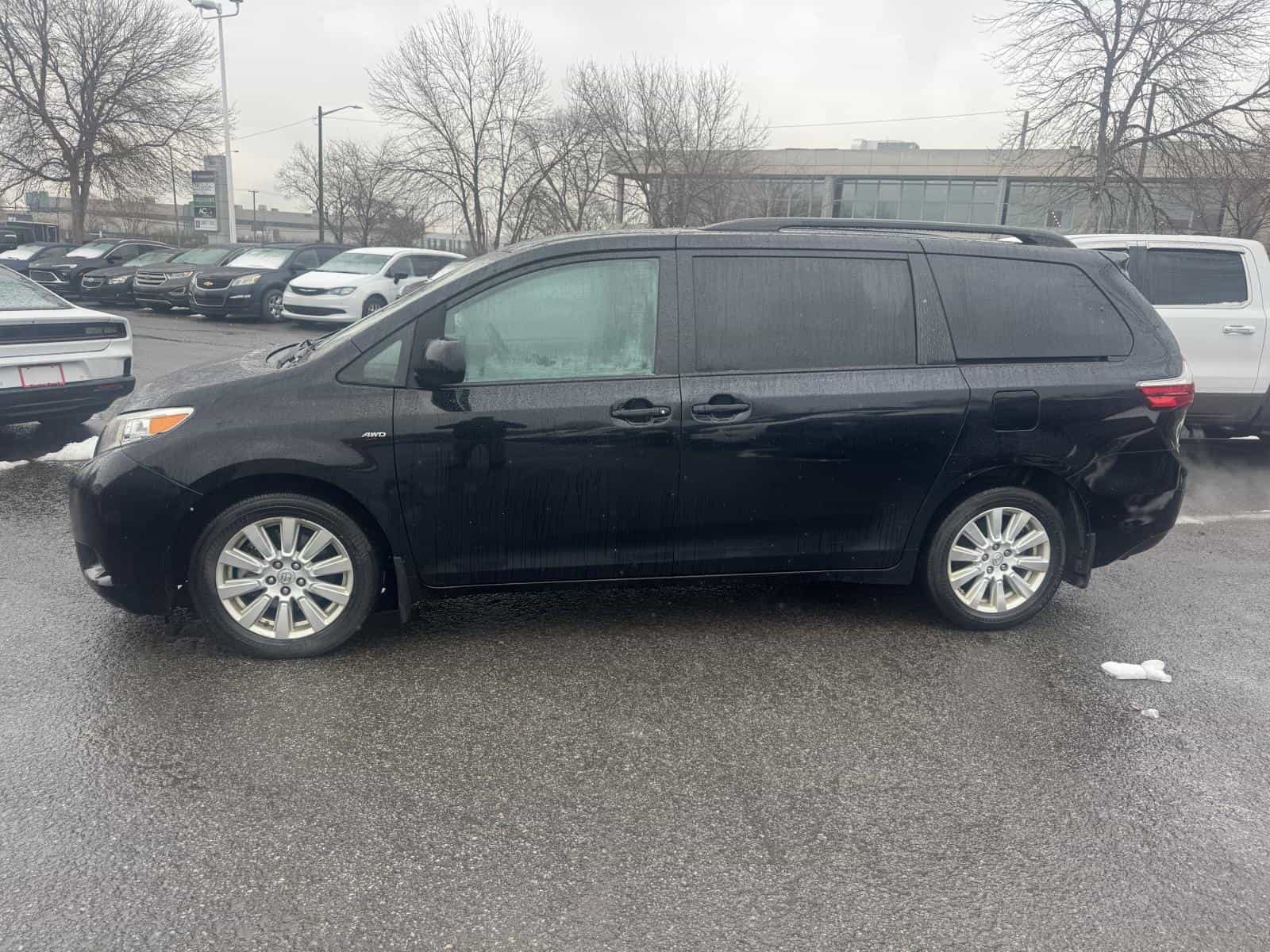 2017 Toyota Sienna Le LE - Image 2