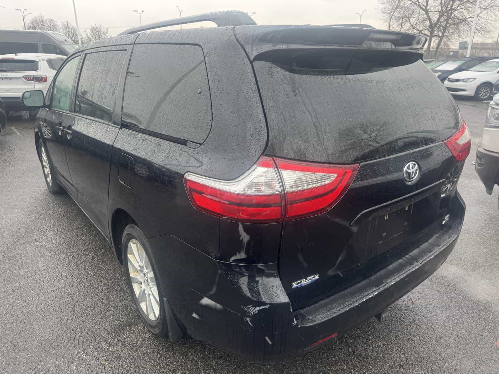 2017 Toyota Sienna Le LE - Image 3