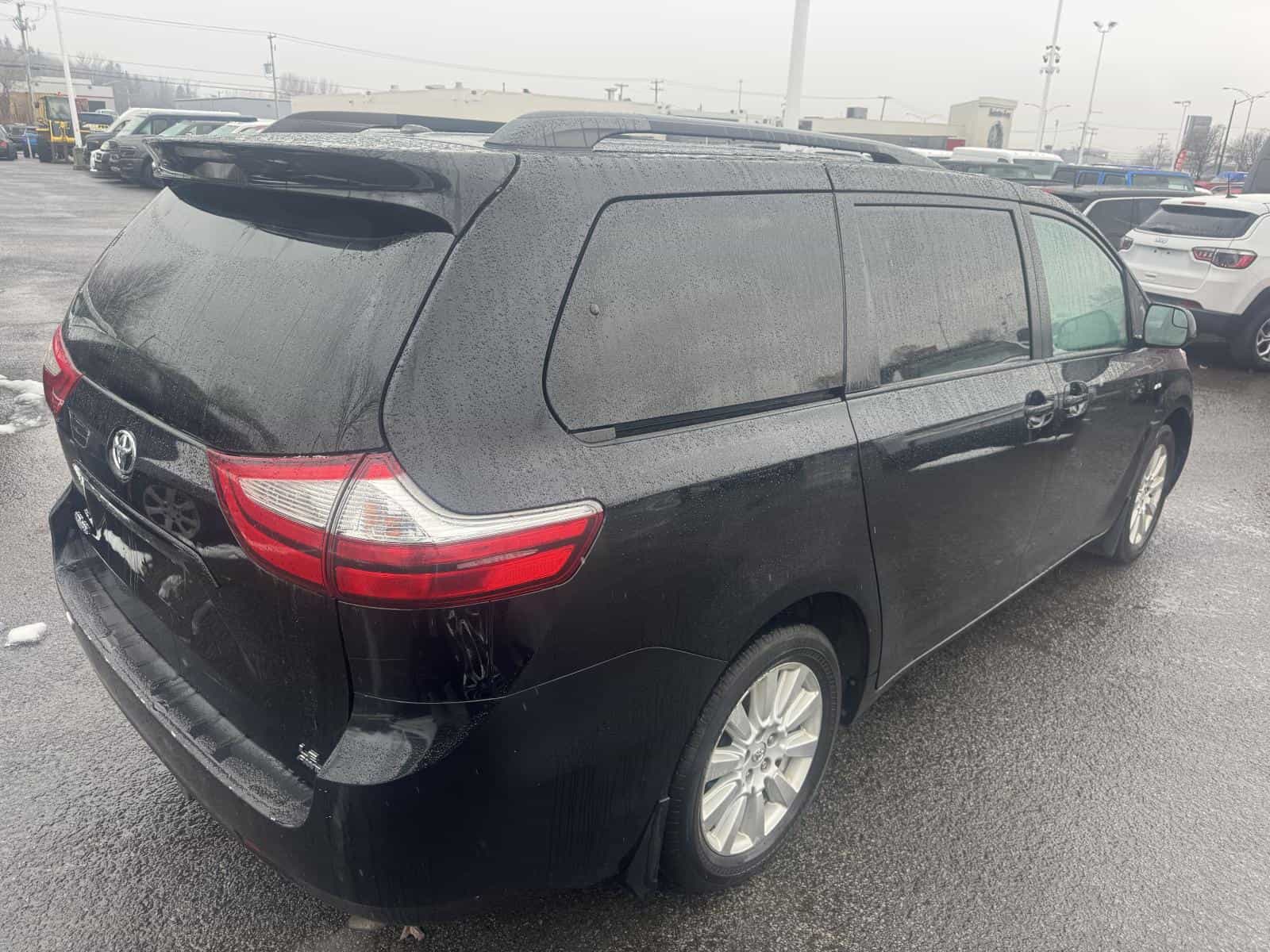 2017 Toyota Sienna Le LE - Image 5