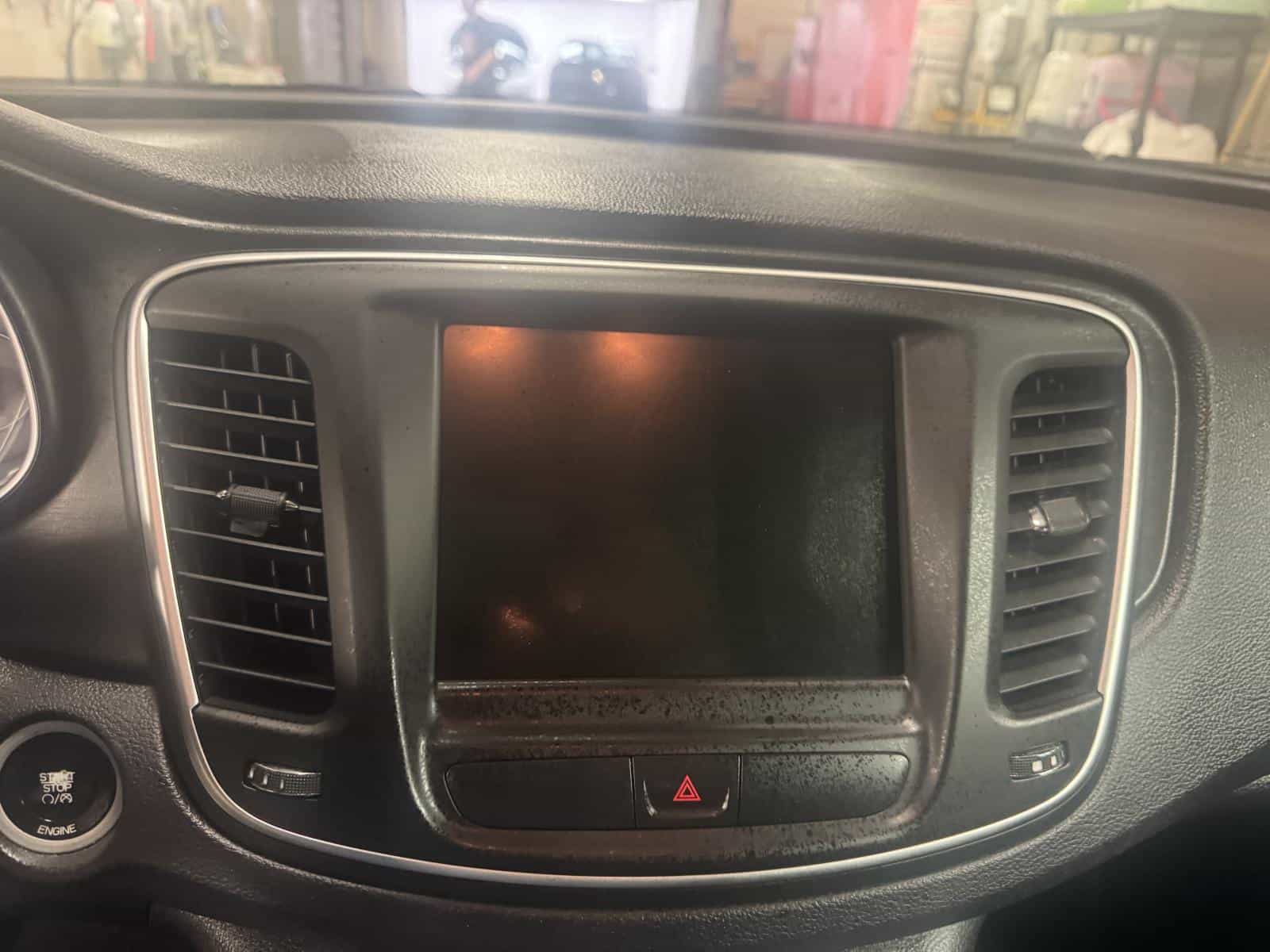 2015 Chrysler 200 Limited - Image 8