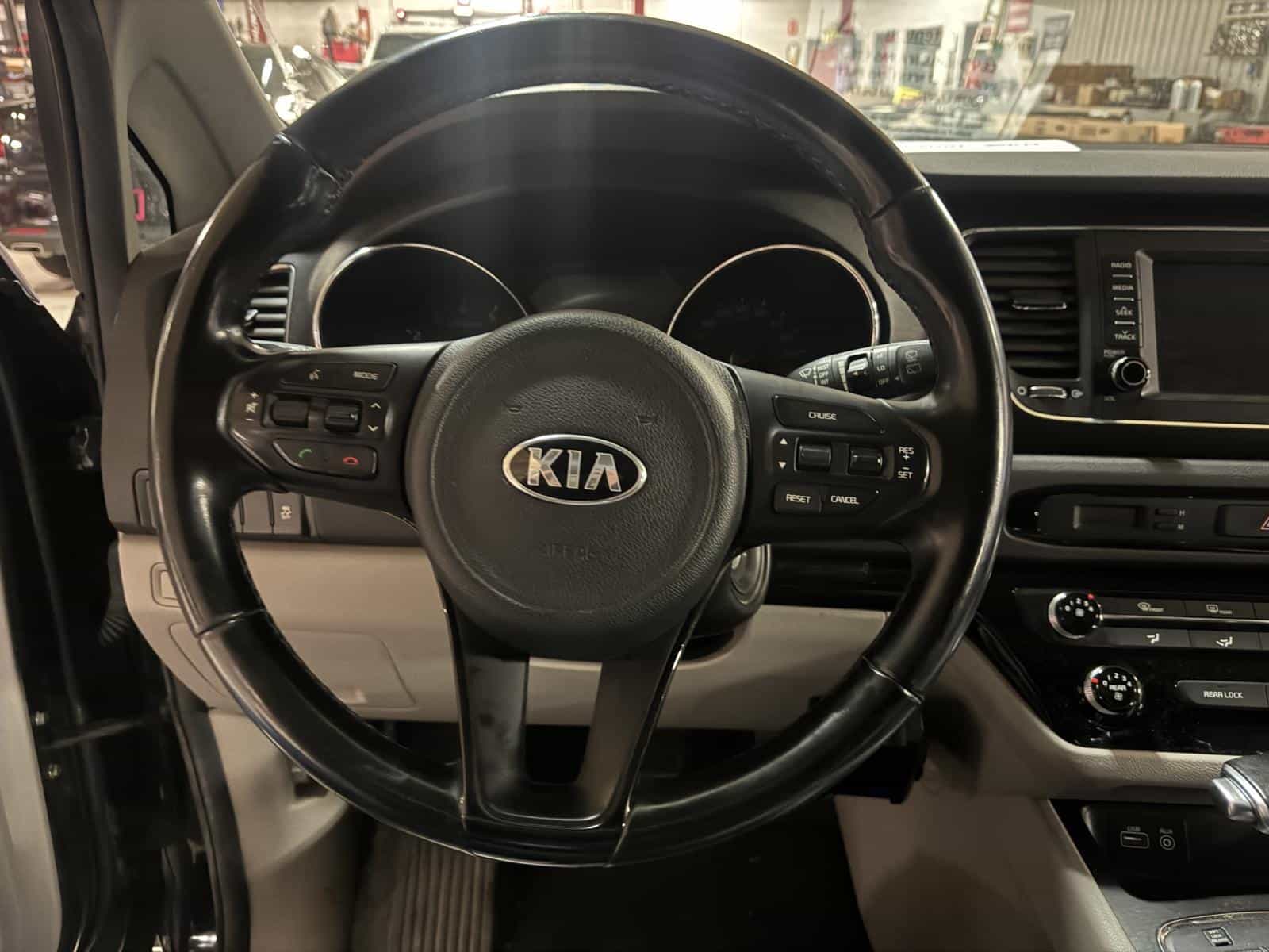 2018 Kia Sedona Lx LX - Image 9