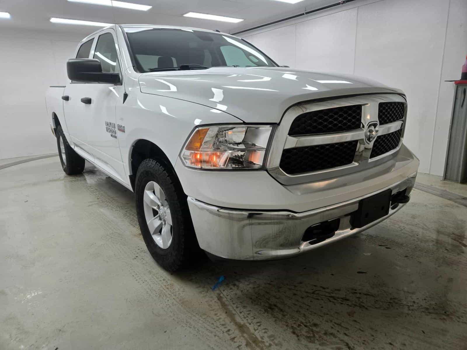 2023 RAM 1500 CLASSIC SLT SLT - Image 3