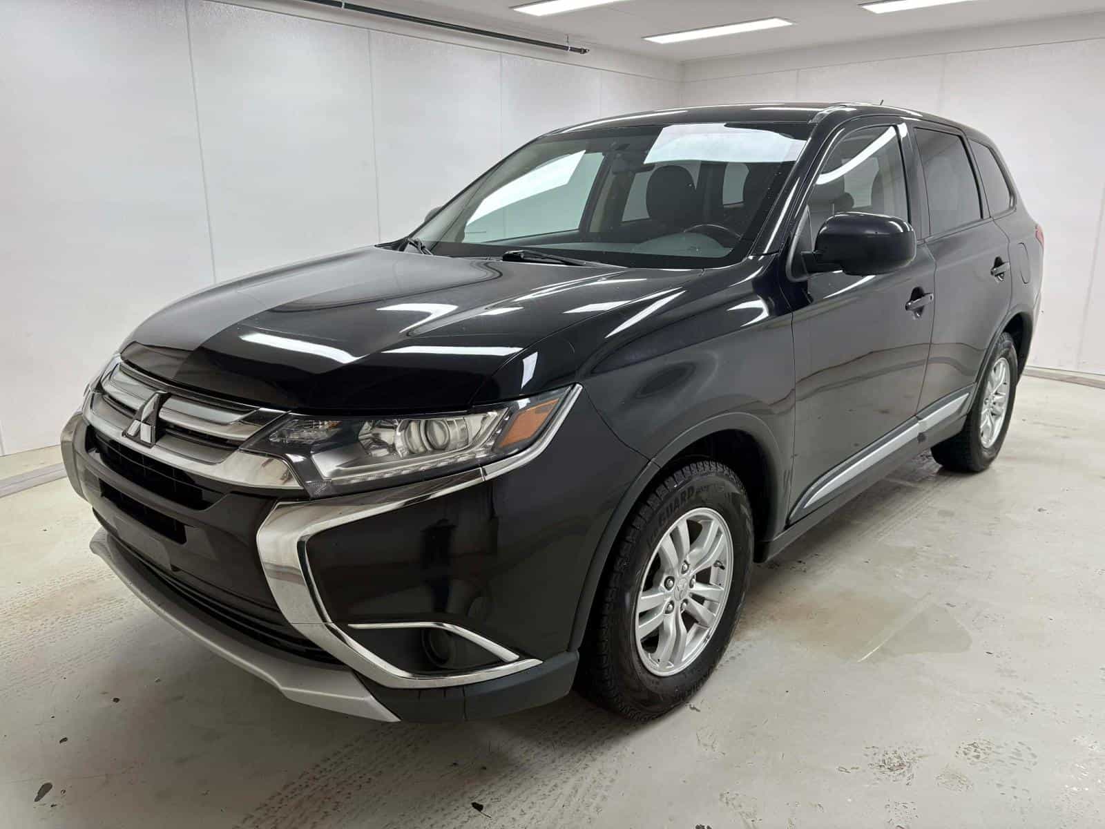 Image 1 Mitsubishi OUTLANDER ES ES 2016