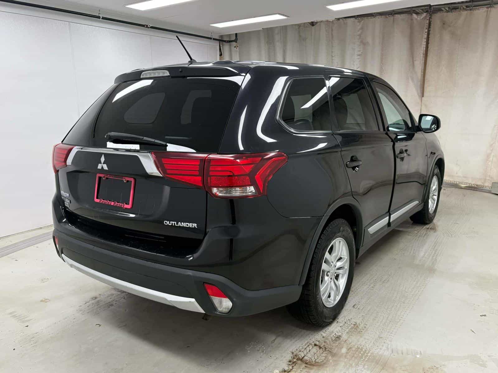 Image 6 Mitsubishi OUTLANDER ES ES 2016