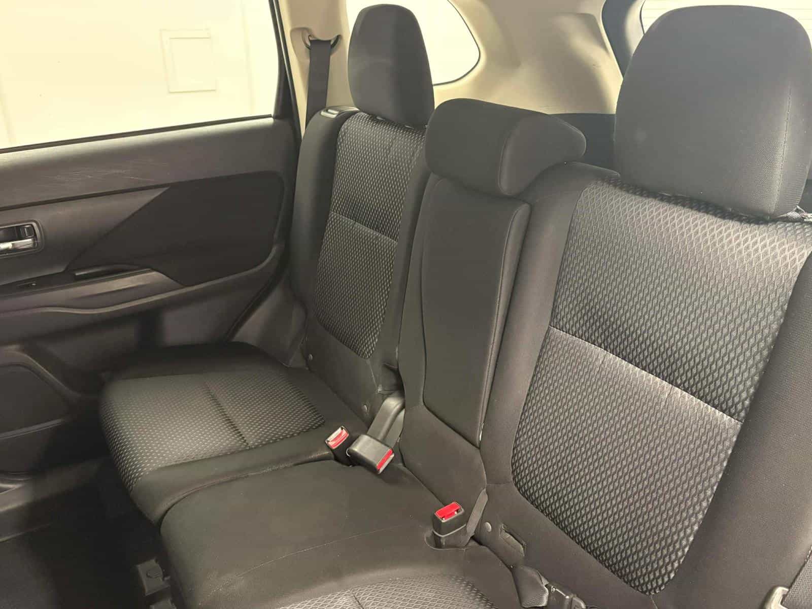 Image 7 Mitsubishi OUTLANDER ES ES 2016